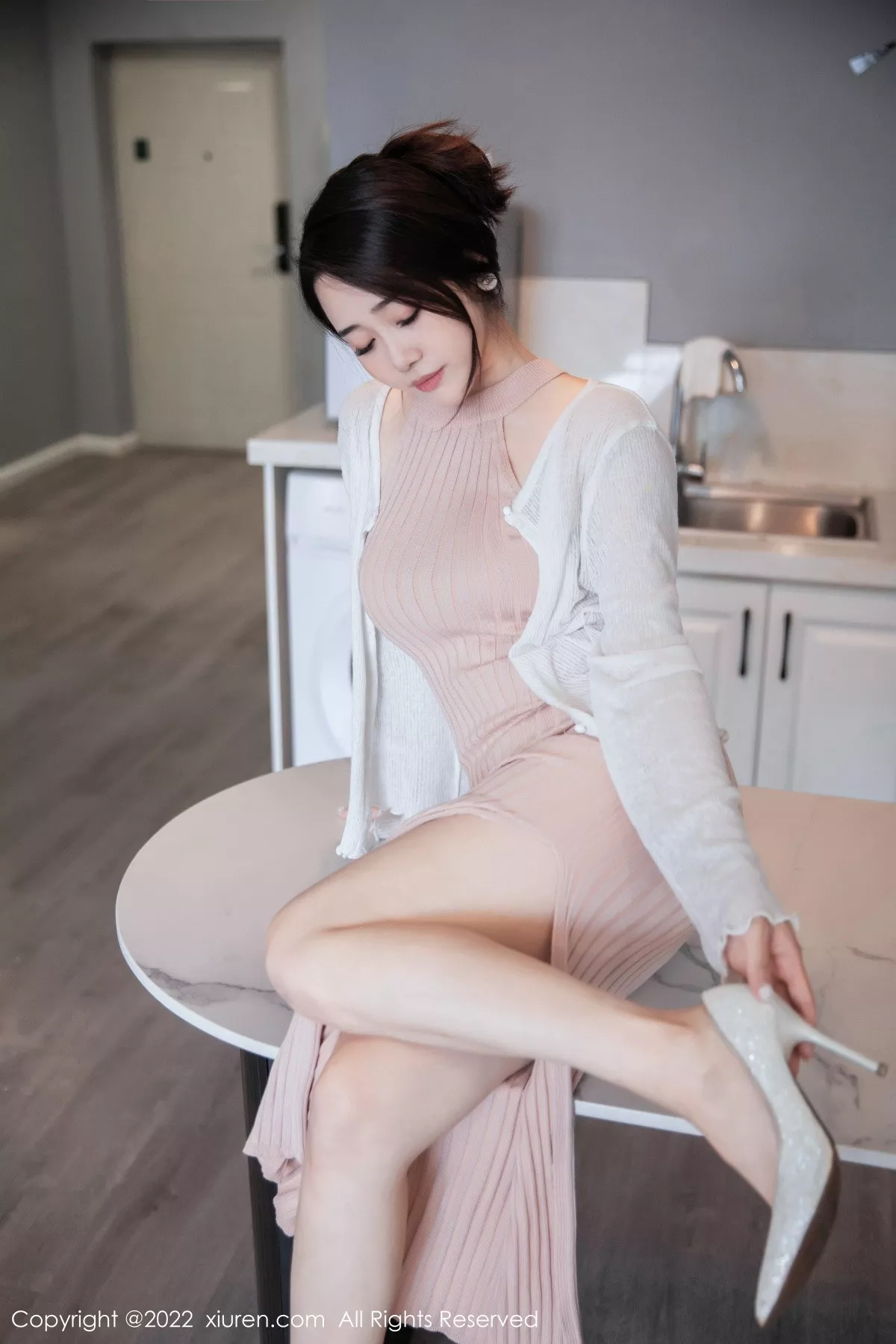 秀人集.com_[XiuRen秀人网]No.6066_模特严利娅Yuliya性感粉色开叉连衣长裙秀白嫩美腿撩人诱惑写真55P