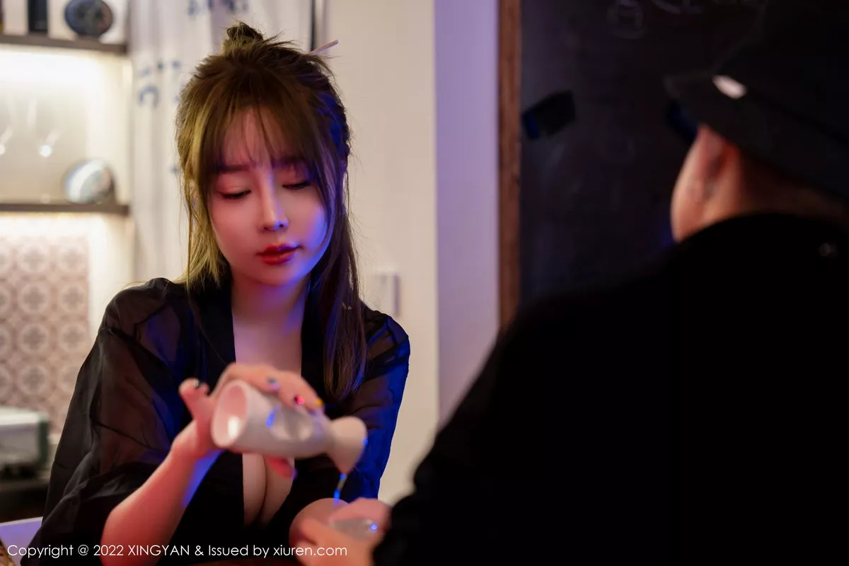 秀人集.com_[XINGYAN星颜社]VOL.163_女神王雨纯酒馆喝酒主题性感黑色内衣配超薄黑丝极致魅惑写真82P