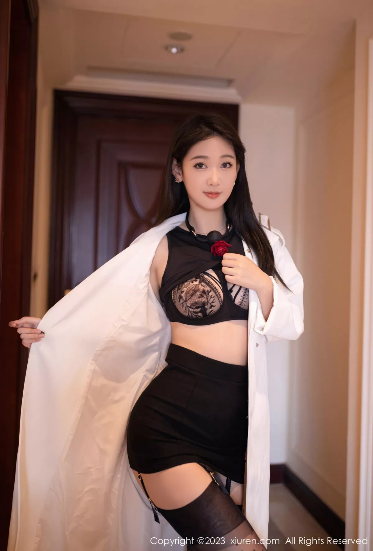 秀人集.com_[XiuRen秀人网]No.6079_模特唐安琪脱白色外衣露黑色轻透蕾丝内衣配黑丝吊袜诱惑写真83P