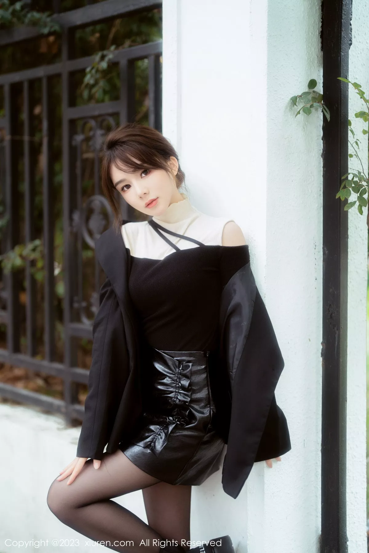 秀人集.com_[XiuRen秀人网]No.6080_模特婠婠么性感黑上衣配黑皮短裙露超薄无内黑丝撩人诱惑写真79P