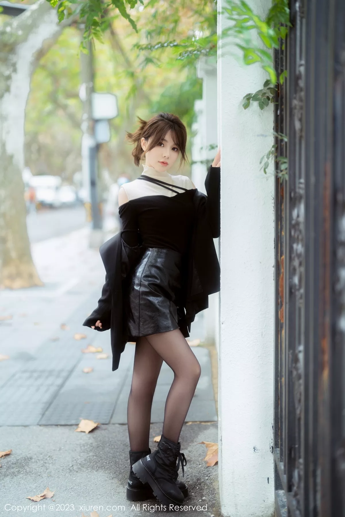 秀人集.com_[XiuRen秀人网]No.6080_模特婠婠么性感黑上衣配黑皮短裙露超薄无内黑丝撩人诱惑写真79P