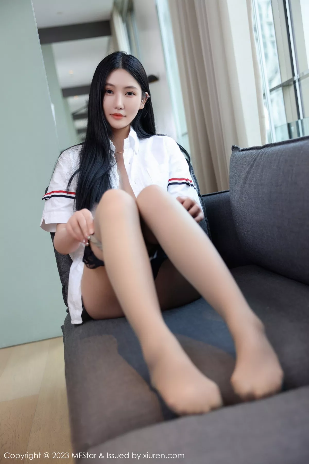 秀人集.com_[MFStar模范学院]Vol.578_模特Ai西西里性感简约白T配灰短裙露白色蕾丝内衣撩人诱惑写真62P