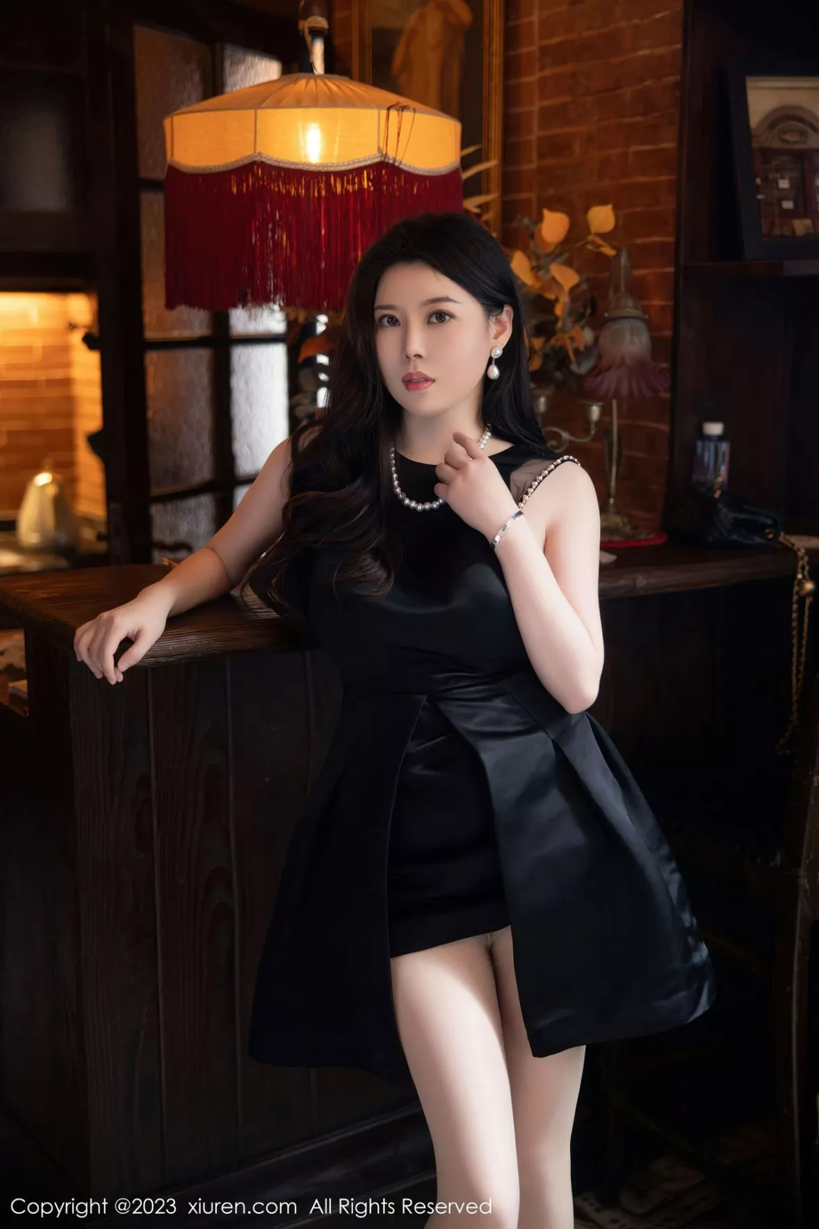 秀人集.com_[XiuRen秀人网]No.6089_模特白茹雪半脱连衣裙露性感红色蕾丝内衣秀丰腴身材诱惑写真72P