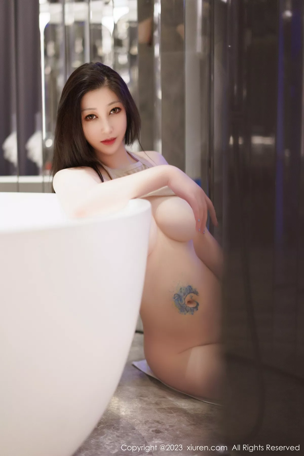 秀人集.com_[XiuRen秀人网]No.6098_女神妲己_Toxic三亚旅拍游艇场景性感服饰秀雪峰美臀诱惑写真99P