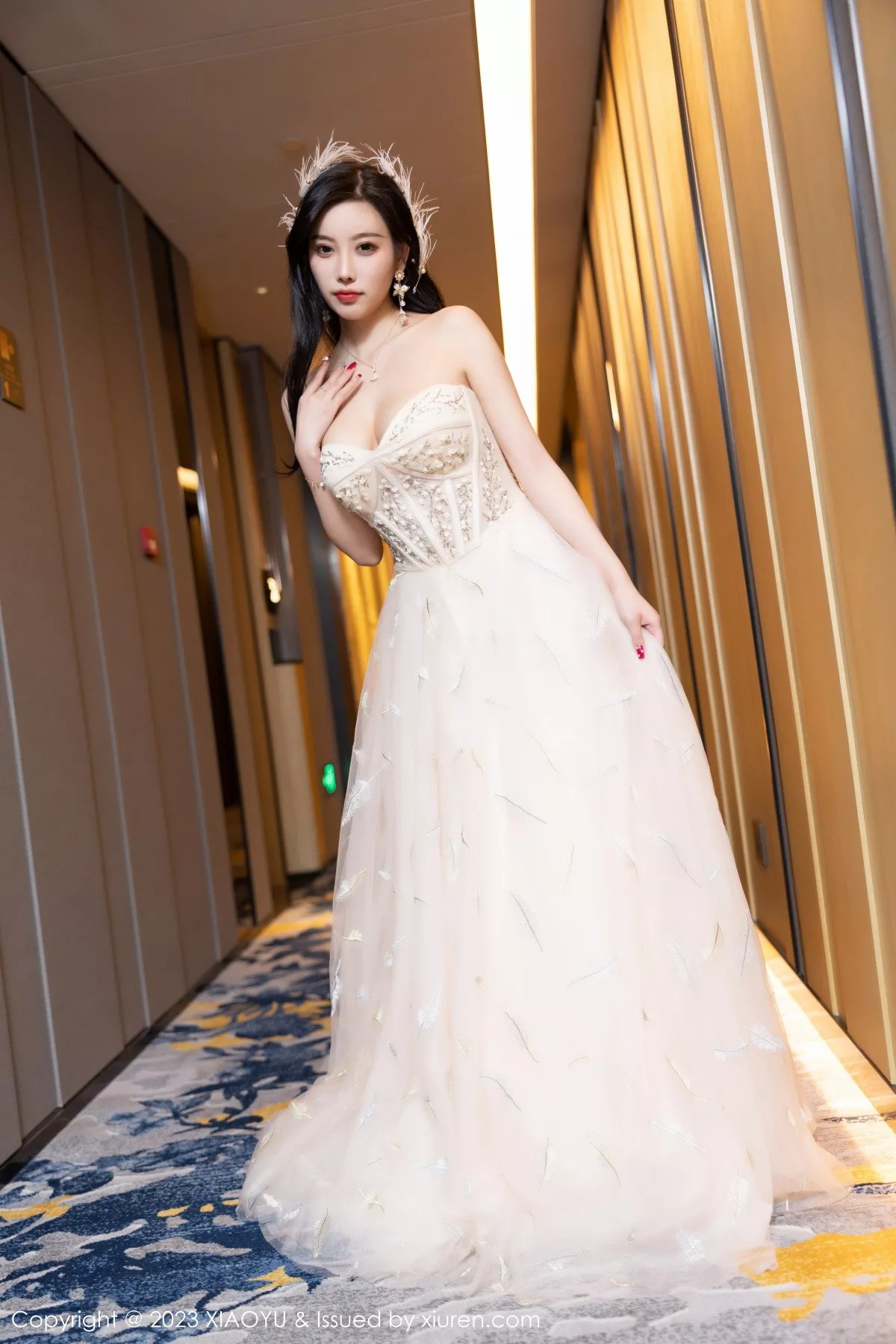 秀人集.com_[XiaoYu画语界]Vol.941_女神杨晨晨Yome生日主题脱连衣长裙露火辣身材极致诱惑写真120P