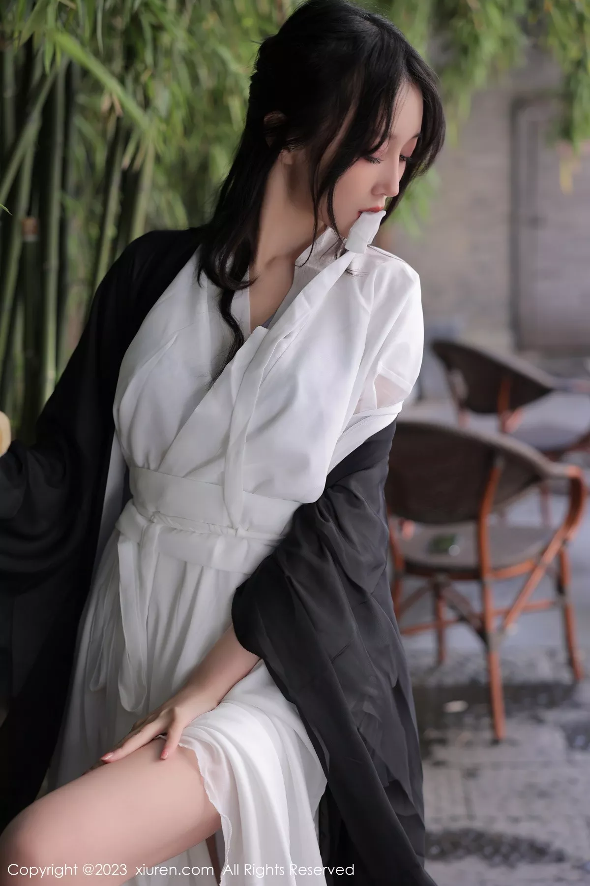 秀人集.com_[XiuRen秀人网]No.6094_模特玥儿玥er海南旅拍脱白色古装服饰露性感内衣撩人诱惑写真55P