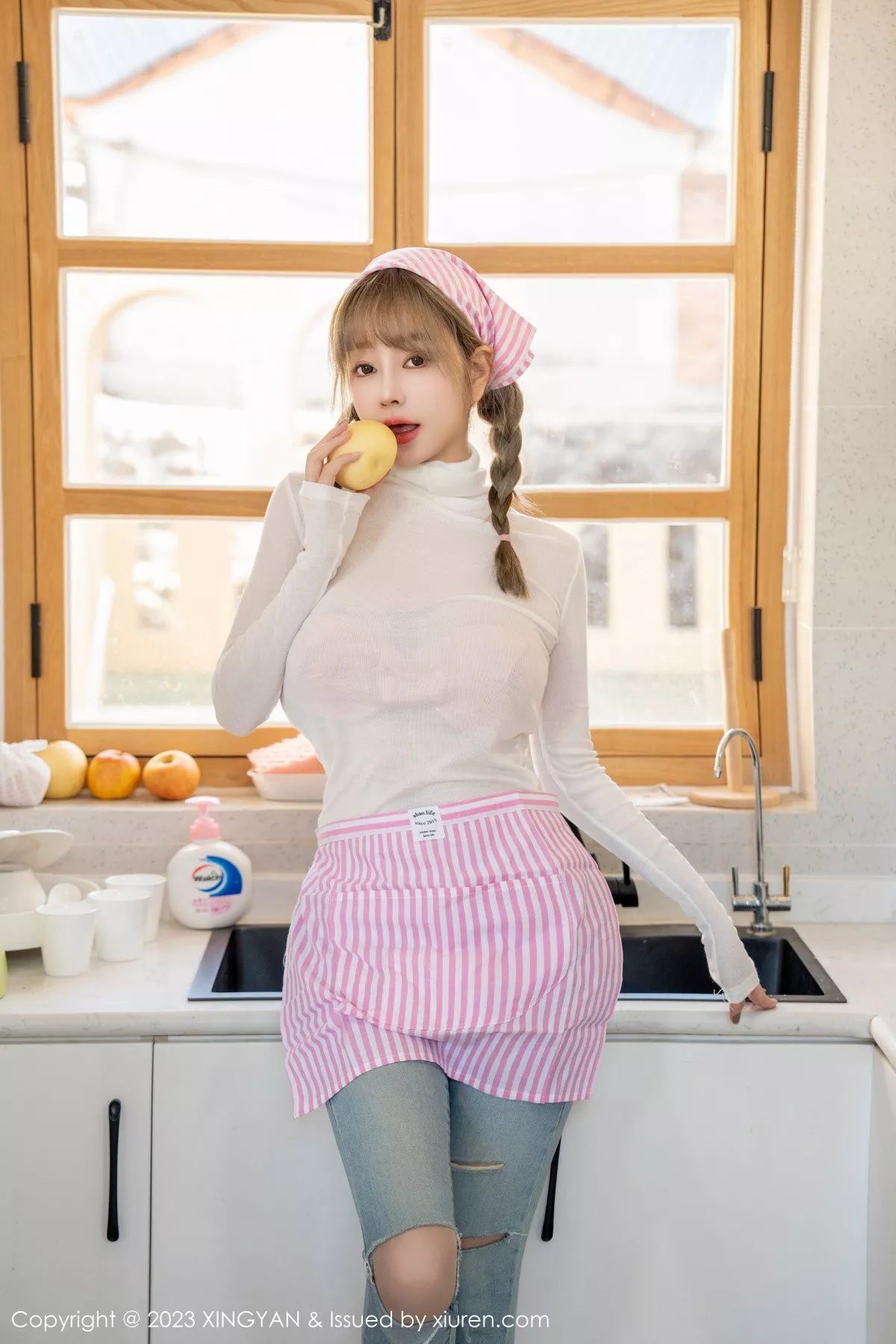 秀人集.com_[XINGYAN星颜社]VOL.165_女神王雨纯私房半脱露性感粉色内衣配开档肉丝秀翘臀诱惑写真78P