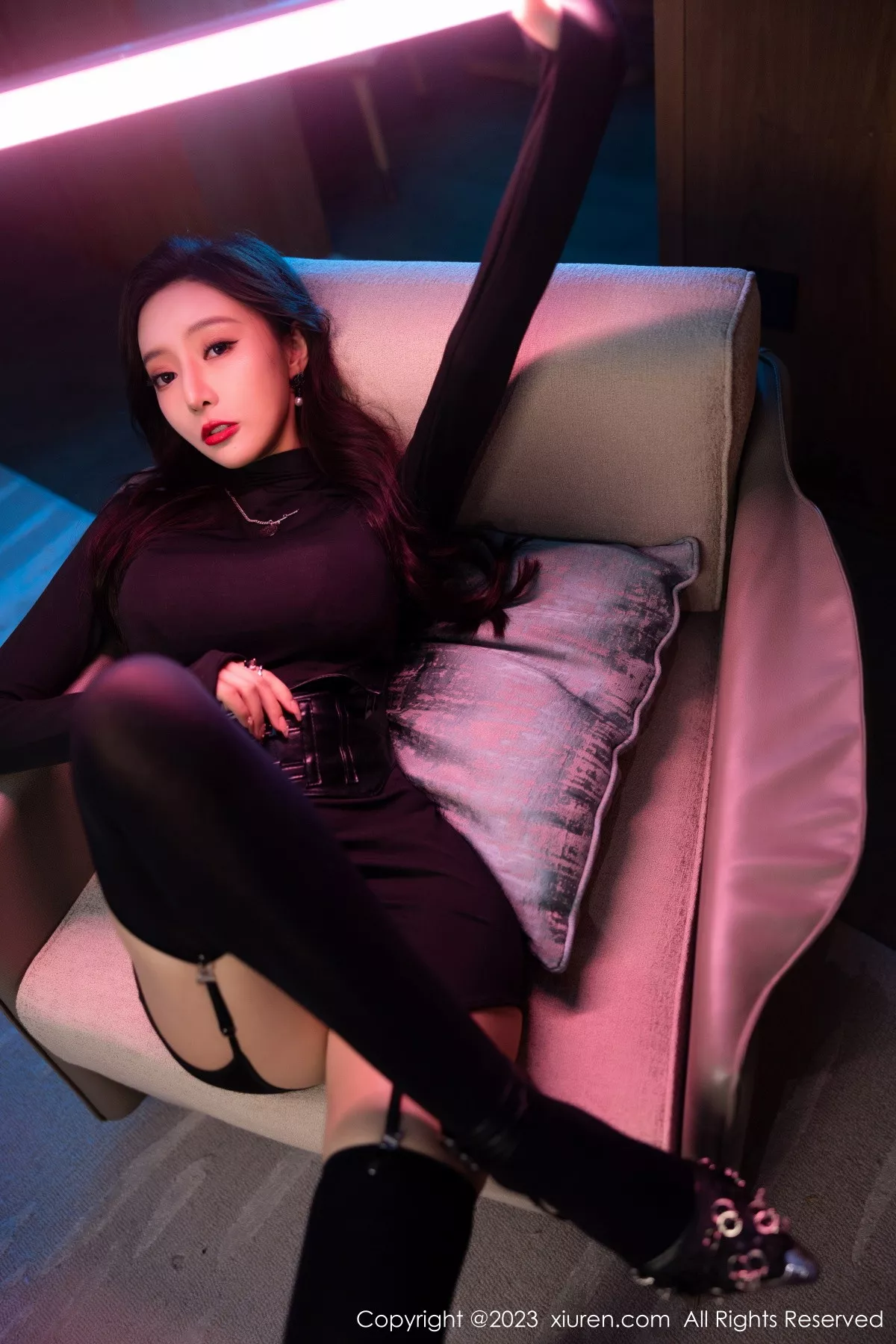 秀人集.com_[XiuRen秀人网]No.6099_女神王馨瑶yanni黑色紧身服饰露暗红色蕾丝内衣完美诱惑写真77P