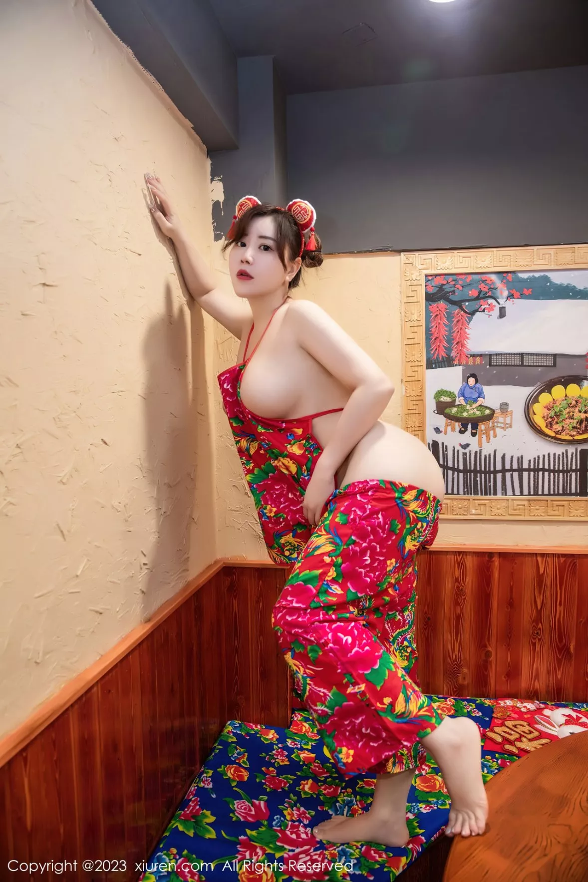 秀人集.com_[XiuRen秀人网]No.6121_模特王婉悠Queen餐桌场景东北大花布布兜秀惹火身材诱惑写真51P