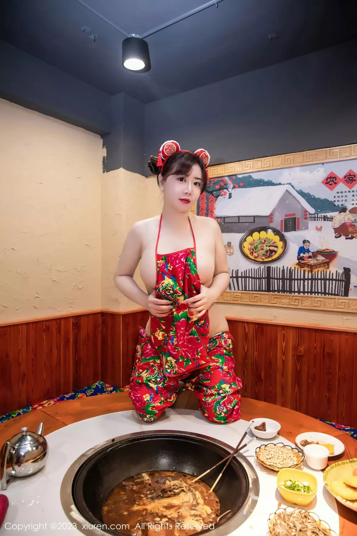 秀人集.com_[XiuRen秀人网]No.6121_模特王婉悠Queen餐桌场景东北大花布布兜秀惹火身材诱惑写真51P