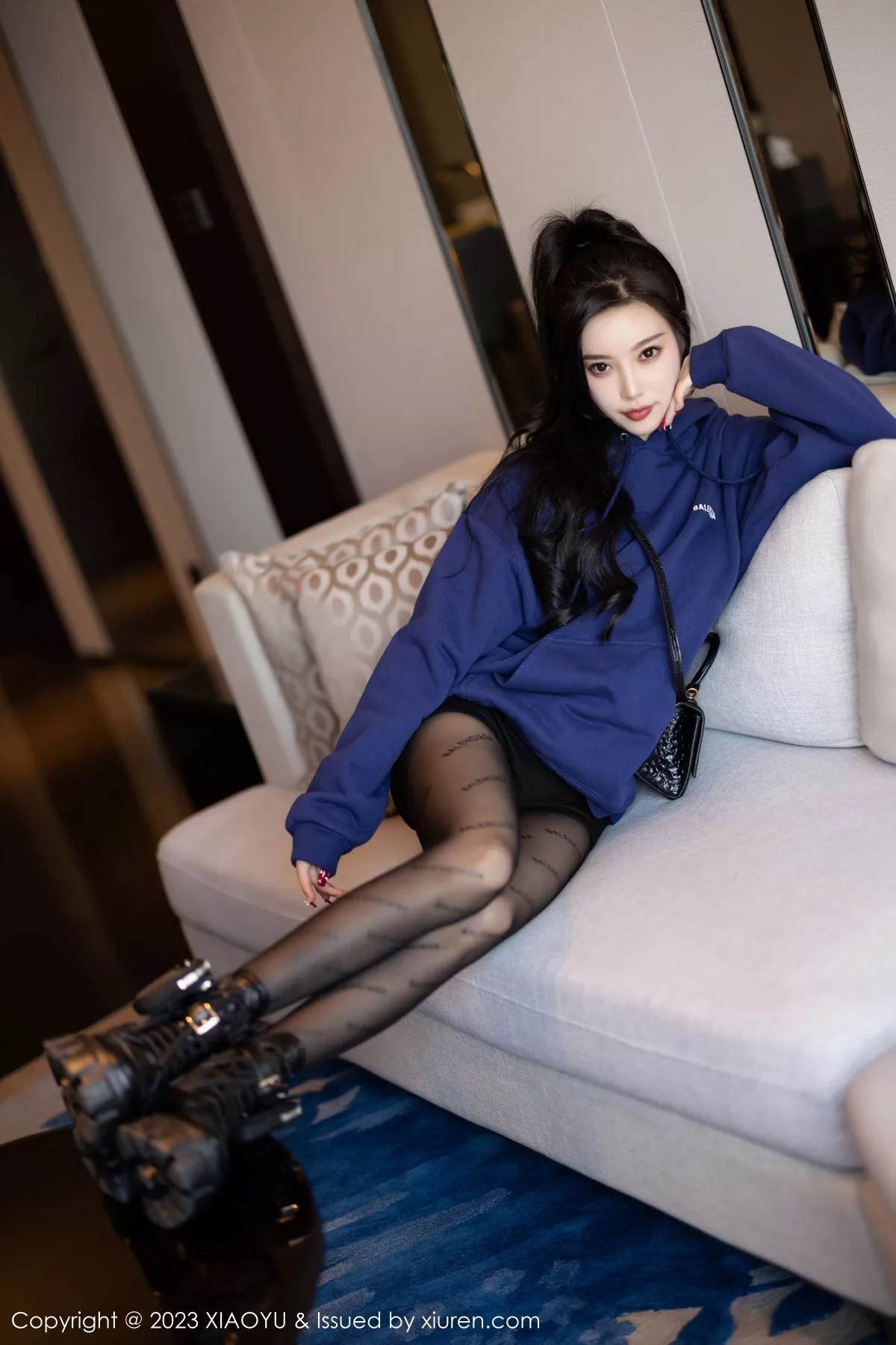 秀人集.com_[XiaoYu画语界]Vol.946_女神杨晨晨Yome脱外套露蕾丝内衣超薄黑丝秀完美身材诱惑写真82P