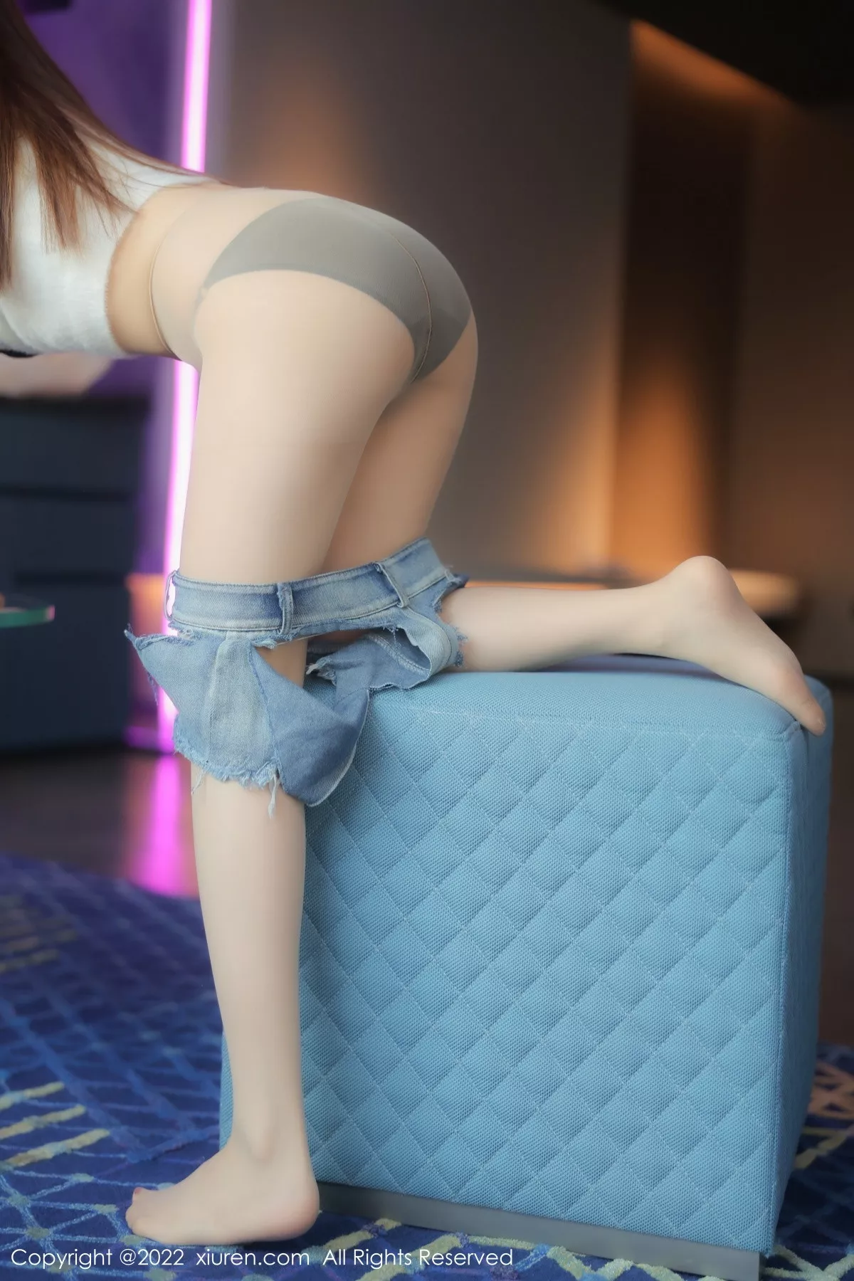 秀人集.com_[XiuRen秀人网]No.6035_模特豆瓣酱白色轻透收身衣配牛仔短裤露黑色蕾丝内衣诱惑写真86P