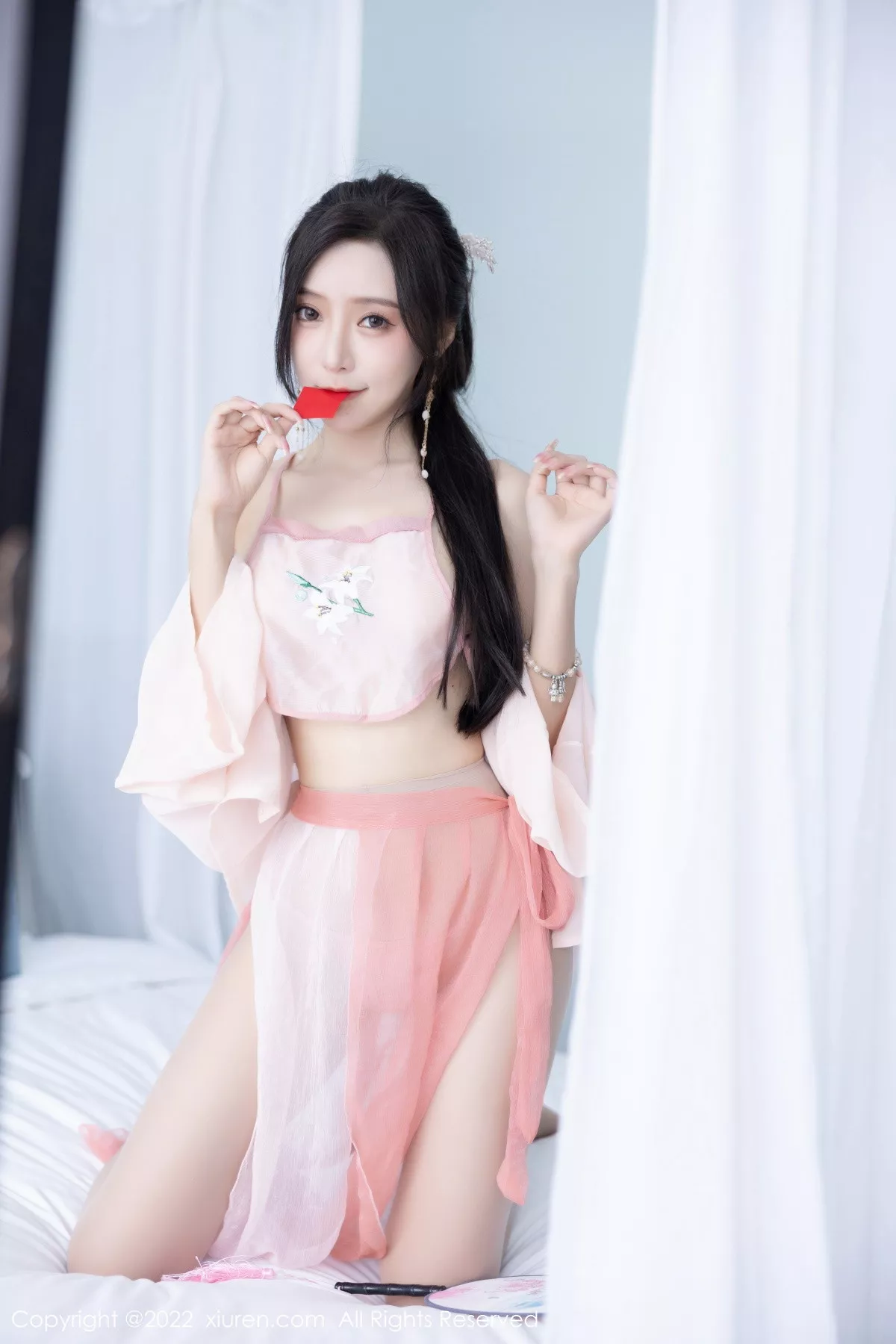 秀人集.com_[XiuRen秀人网]No.6040_女神王馨瑶yanni私房粉色肚兜配超薄肉丝秀惹火身材诱惑写真81P