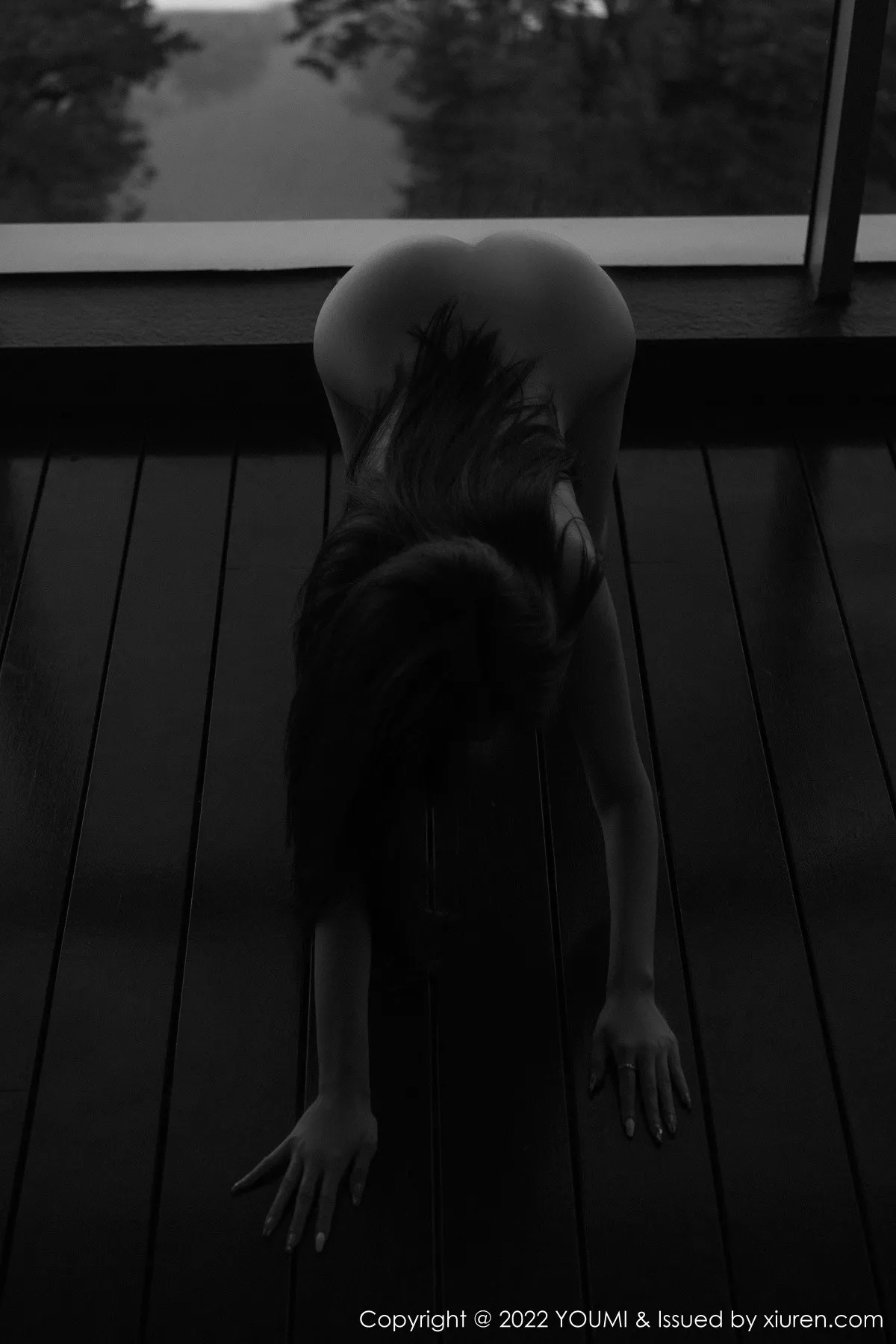 秀人集.com_[YouMi尤蜜荟]Vol.882_女神Carol周妍希性感暗红吊带长裙半撩秀豪乳翘臀惹火诱惑写真53P