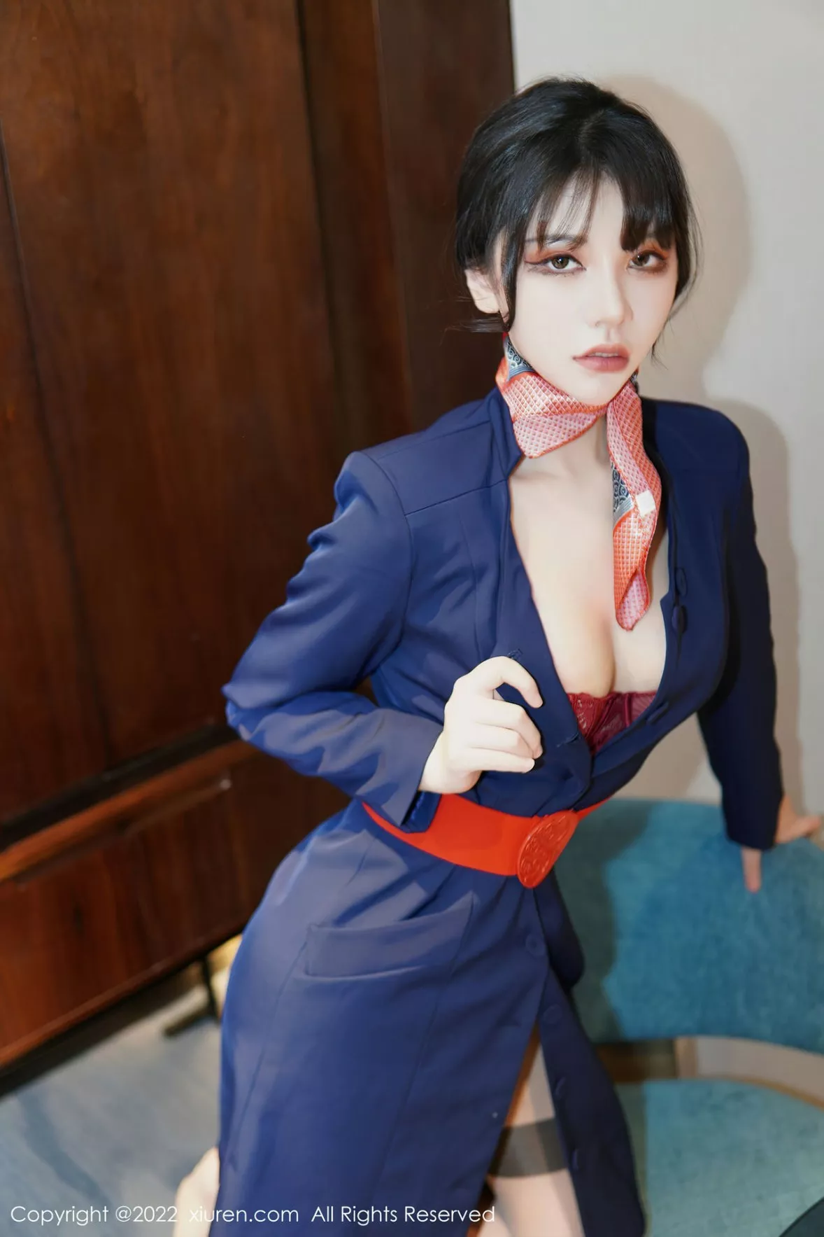 秀人集.com_[XiuRen秀人网]No.6048_模特桃桃子_脱深蓝空姐制服露红色蕾丝内衣秀曼妙身姿诱惑写真82P