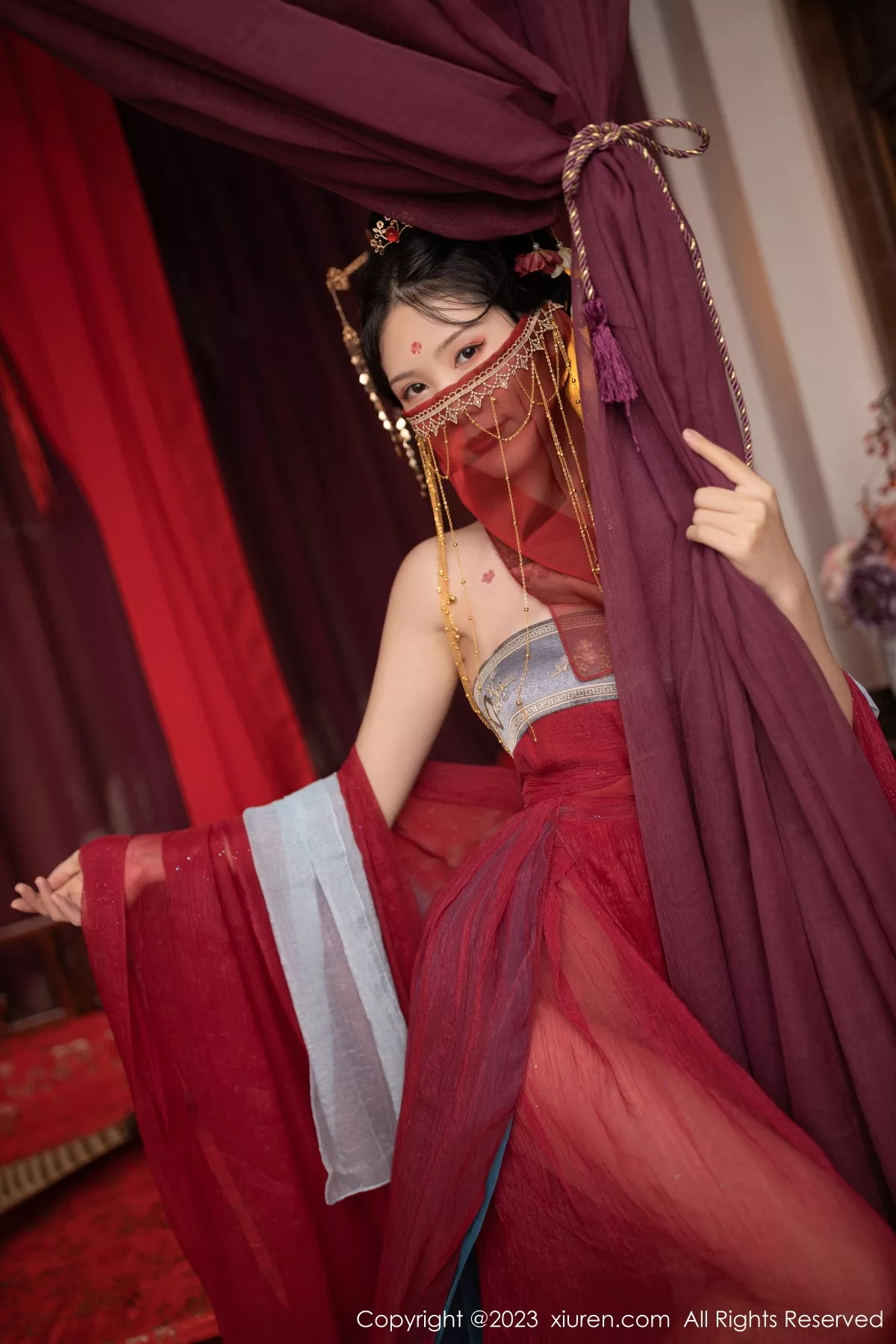 秀人集.com_[XiuRen秀人网]No.6154_模特利世歌姬角色扮演性感红色古装服低胸秀完美身材诱惑写真71P