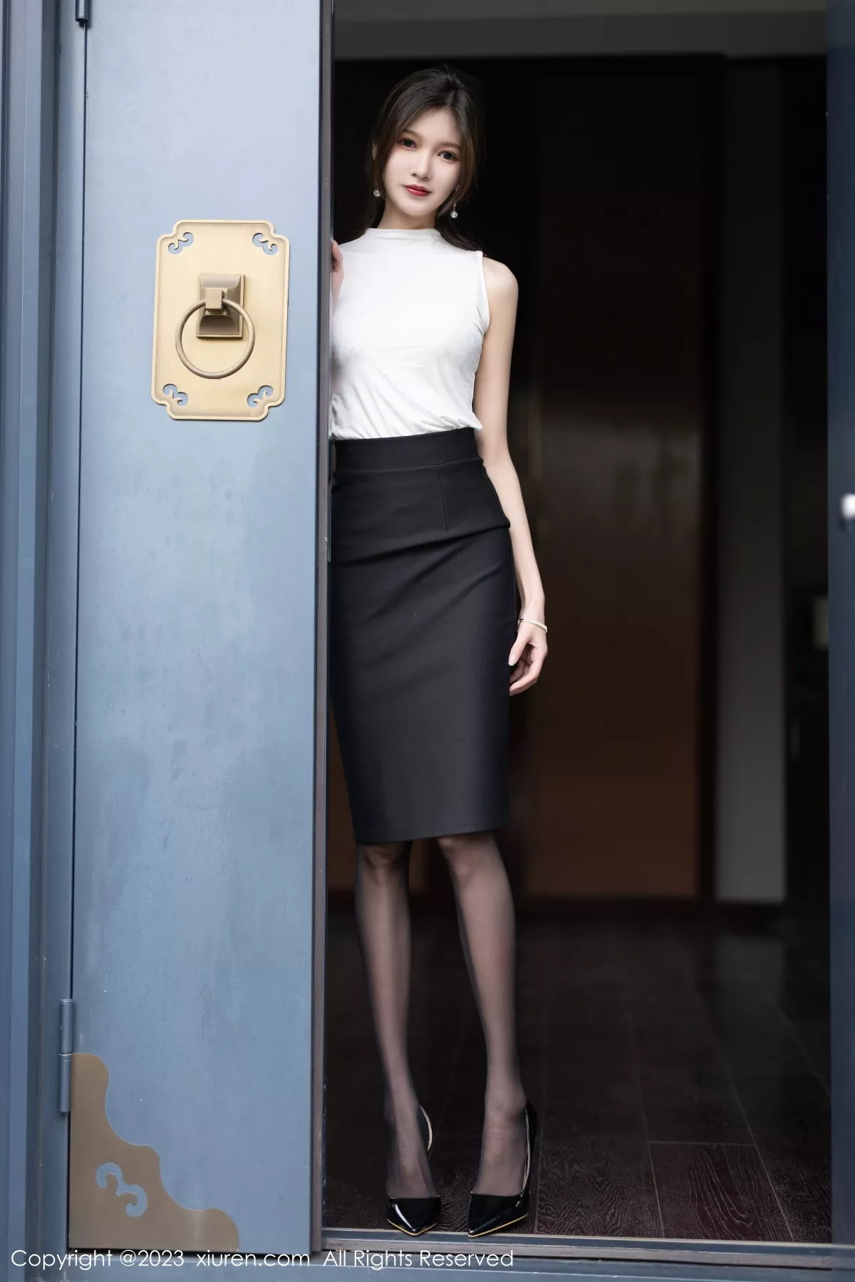 秀人集.com_[XiuRen秀人网]No.6194_模特程程程-海南岛旅拍半脱露红色蕾丝内衣配超薄黑丝诱惑写真81P