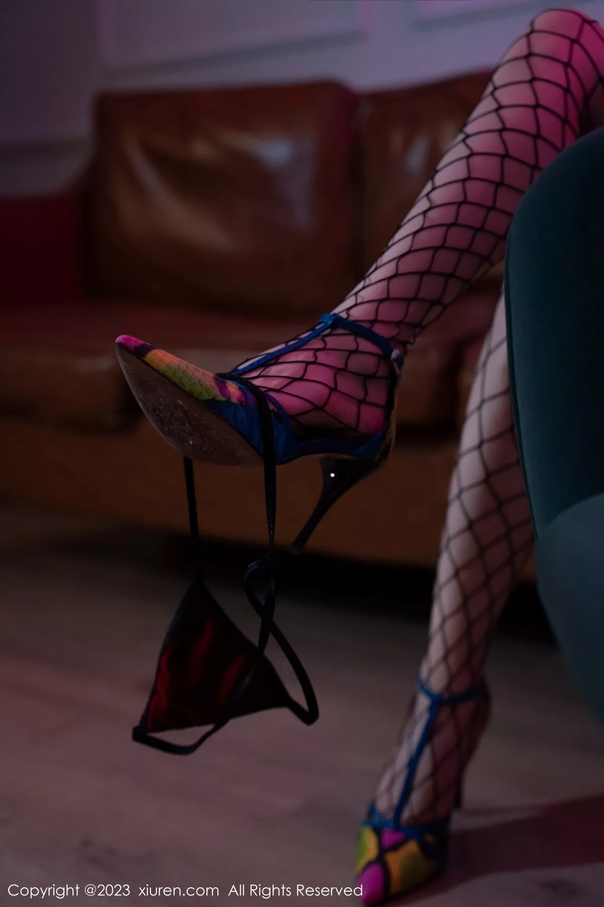 秀人集.com_[XiuRen秀人网]No.6192_新人雨儿1494性感红色吊带短裙配网格丝袜秀苗条身姿迷人写真60P