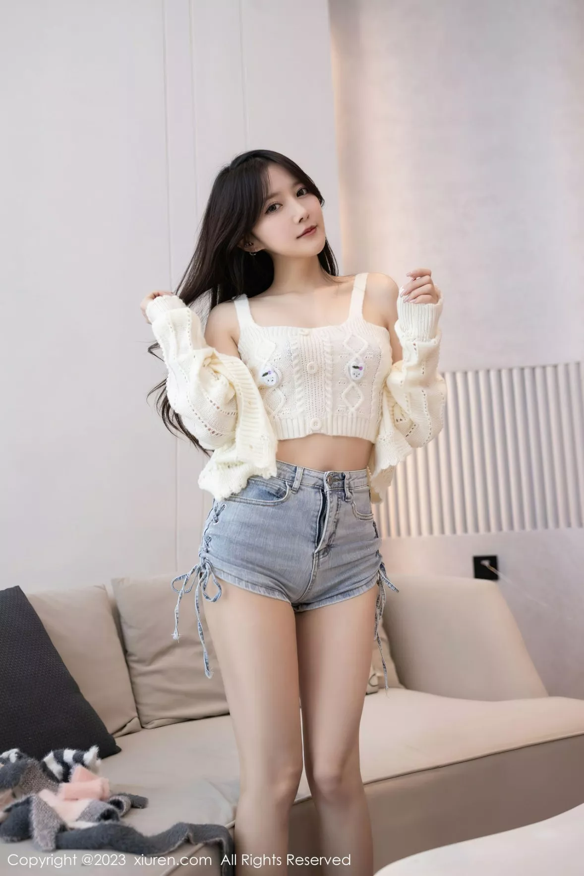 秀人集.com_[XiuRen秀人网]No.6216_模特鱼子酱Fish白上衣配性感牛仔短裤半脱秀完美身材诱惑写真78P