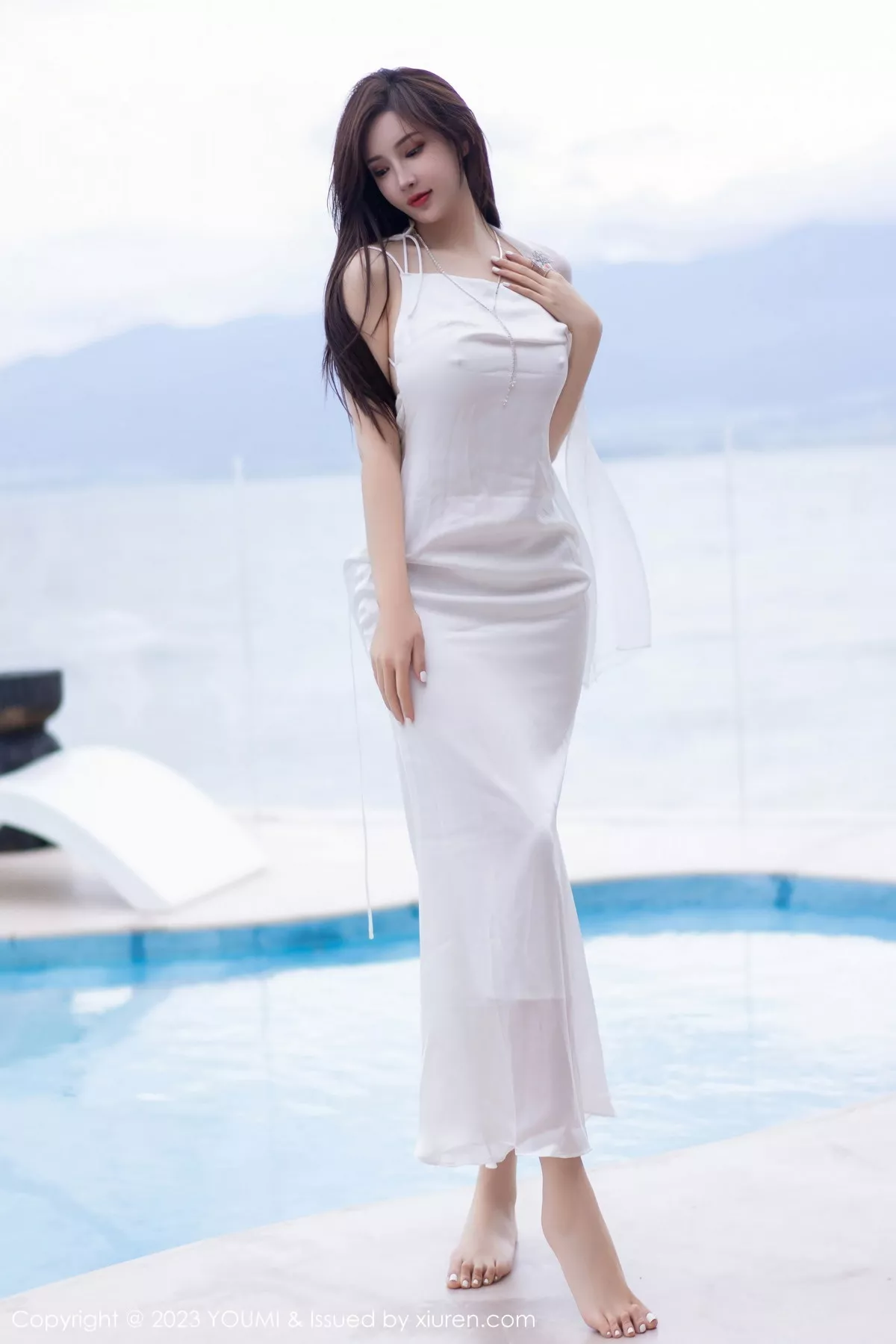 秀人集.com_[YouMi尤蜜荟]Vol.897_女神Carol周妍希泳池性感白色吊带长裙湿身秀完美身材诱惑写真74P