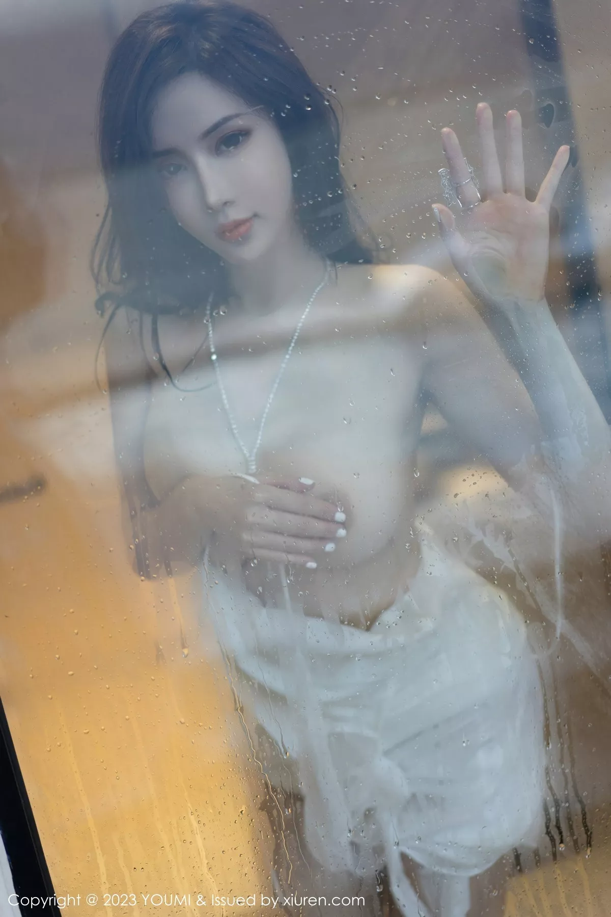 秀人集.com_[YouMi尤蜜荟]Vol.897_女神Carol周妍希泳池性感白色吊带长裙湿身秀完美身材诱惑写真74P