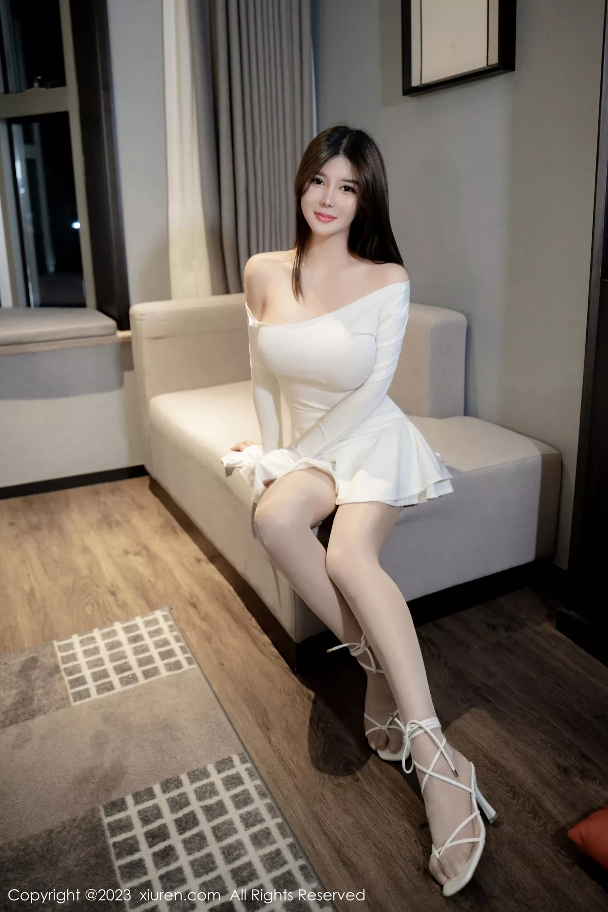 秀人集.com_[XiuRen秀人网]No.6218_模特周jojobaby性感露肩白裙配超薄无内肉丝秀惹火身材诱惑写真60P