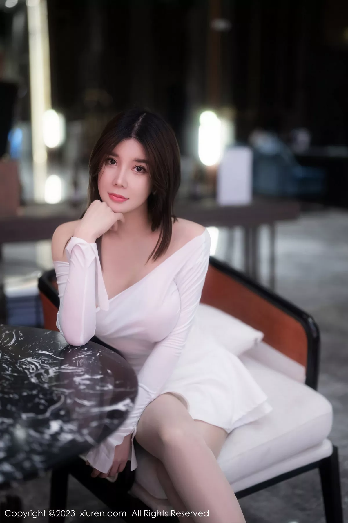 秀人集.com_[XiuRen秀人网]No.6218_模特周jojobaby性感露肩白裙配超薄无内肉丝秀惹火身材诱惑写真60P