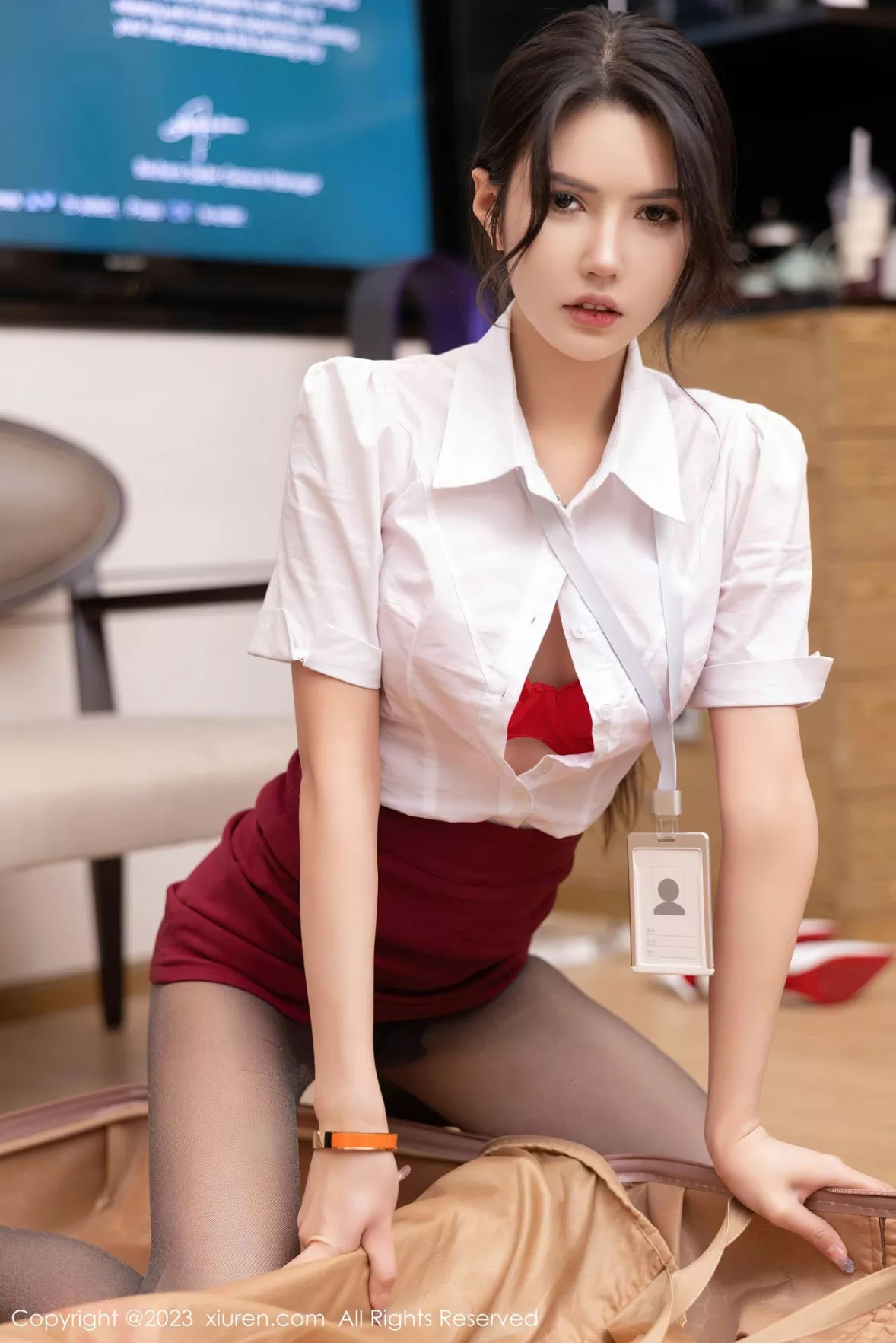 秀人集.com_[XiuRen秀人网]No.6232_模特媛媛酱belle性感白T配暗红色短裙露超薄无内黑丝诱惑写真103P