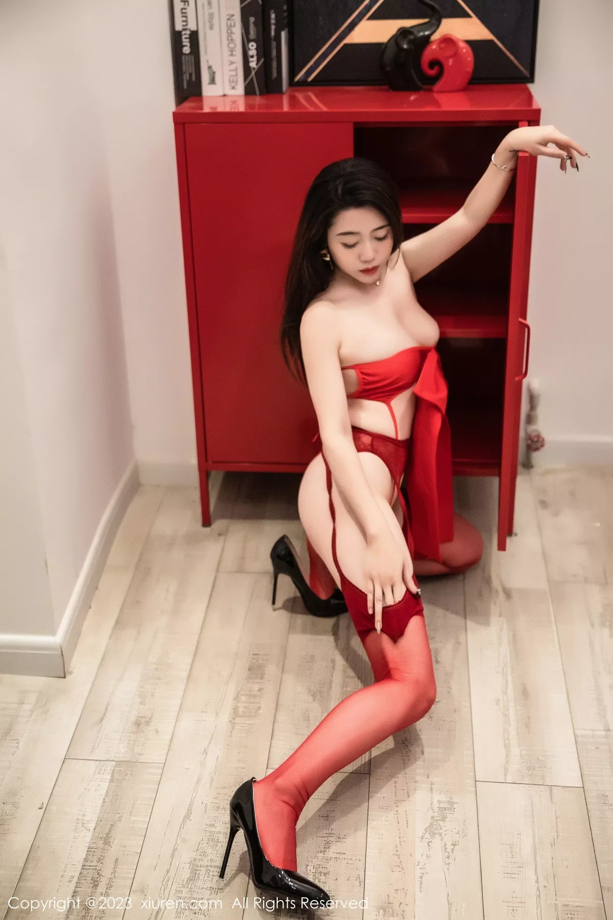 秀人集.com_[XiuRen秀人网]No.6238_模特严利娅Yuliya私房性感红色内衣服饰配丝袜吊袜火辣诱惑写真71P