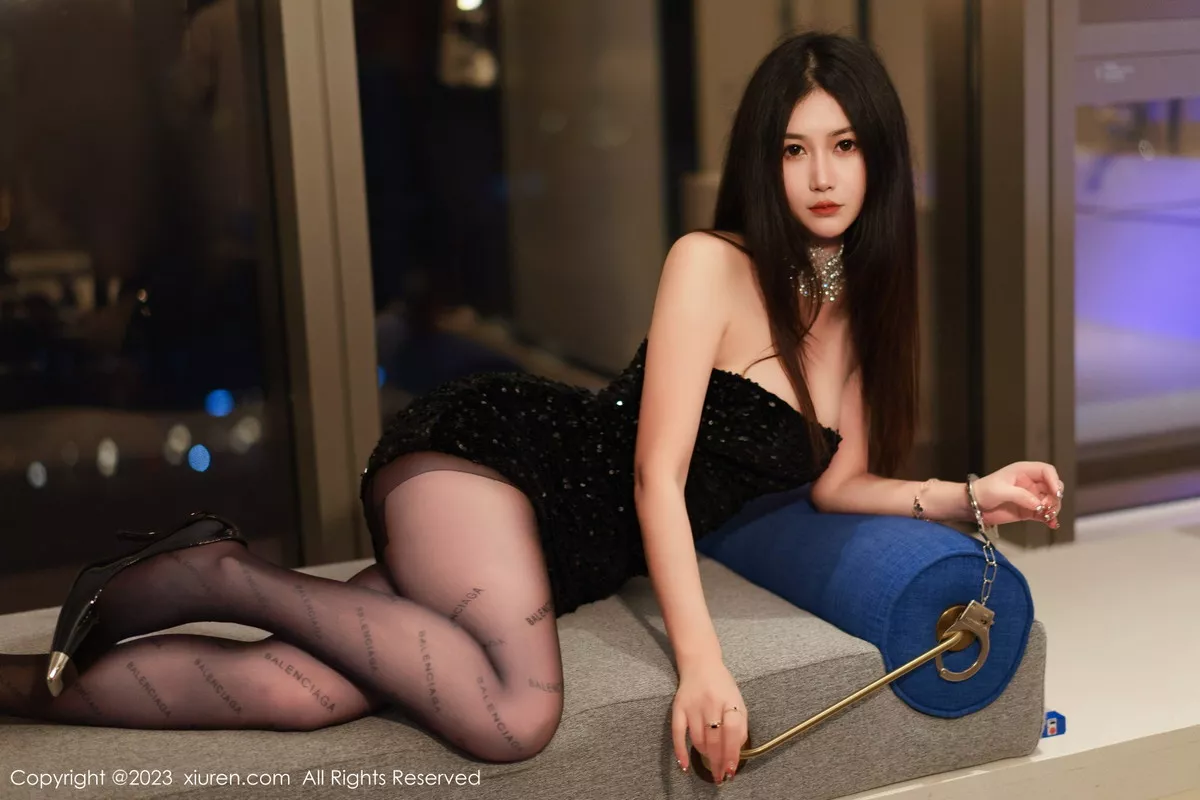 秀人集.com_[XiuRen秀人网]No.6244_模特laura阿姣黑色露肩连衣短裙配超薄黑丝秀翘臀美腿诱惑写真90P