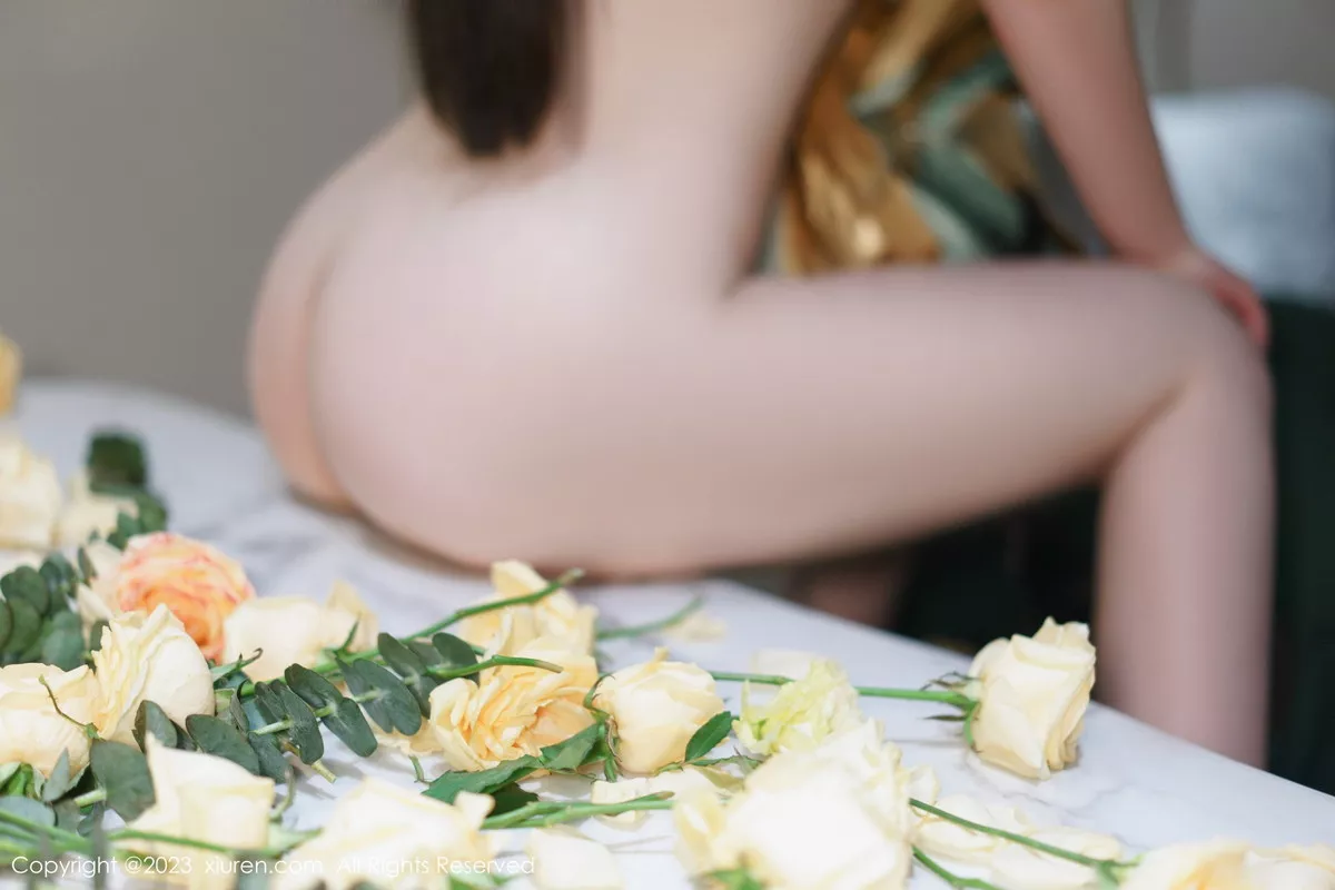 秀人集.com_[XiuRen秀人网]No.6249_女神妲己_Toxic私房性感浅色露肩连衣短裙秀雪峰美臀诱惑写真85P