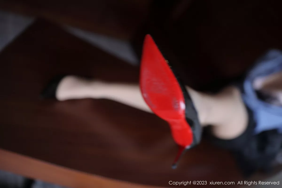 秀人集.com_[XiuRen秀人网]No.6254_新人模特圆圆酱性感Ol装扮露黑色蕾丝内衣配原色丝袜诱惑写真86P