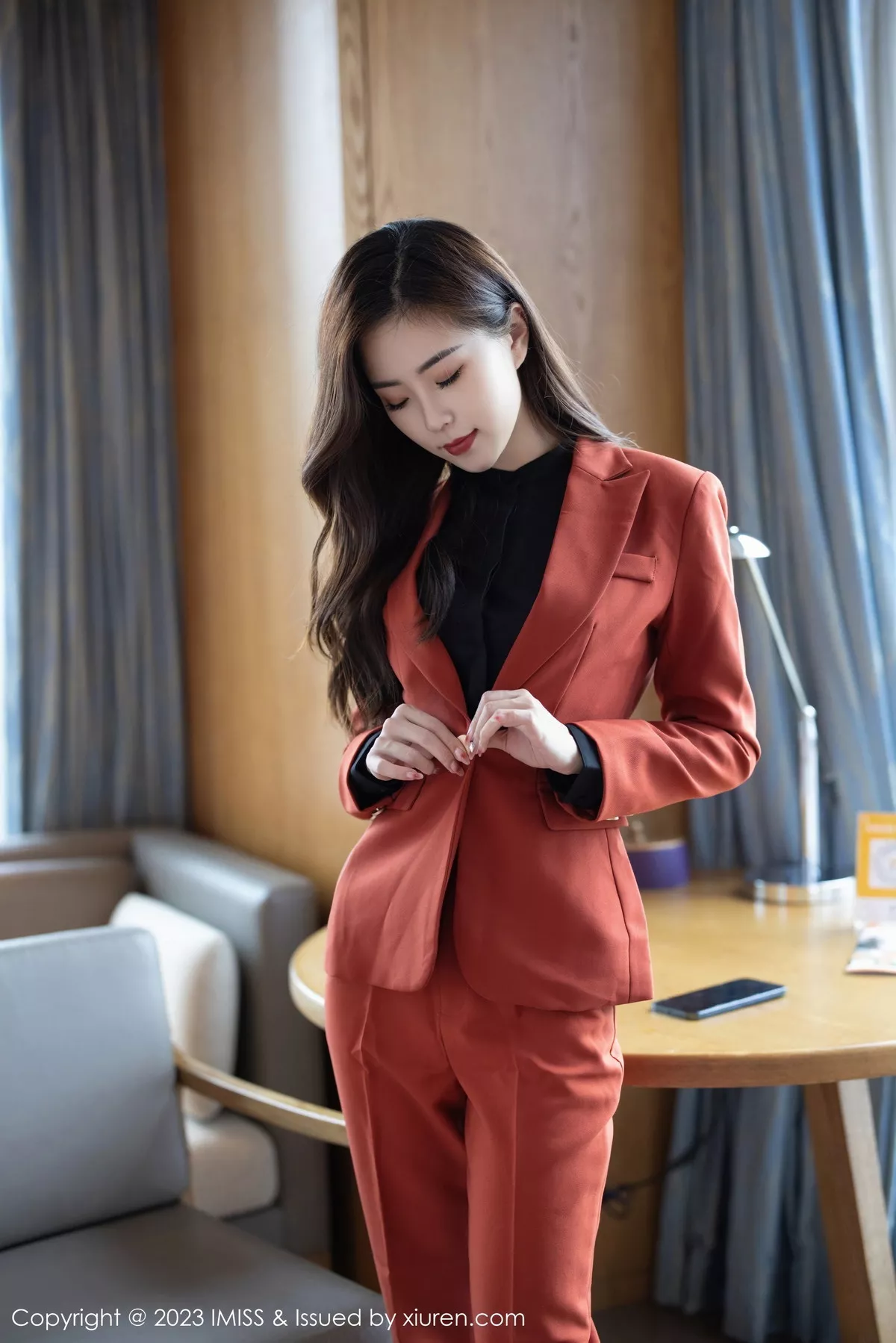 秀人集.com_[IMISS爱蜜社]Vol.717_模特杨紫嫣candy脱职场OL露性感黑色内衣原色丝袜迷人诱惑写真64P