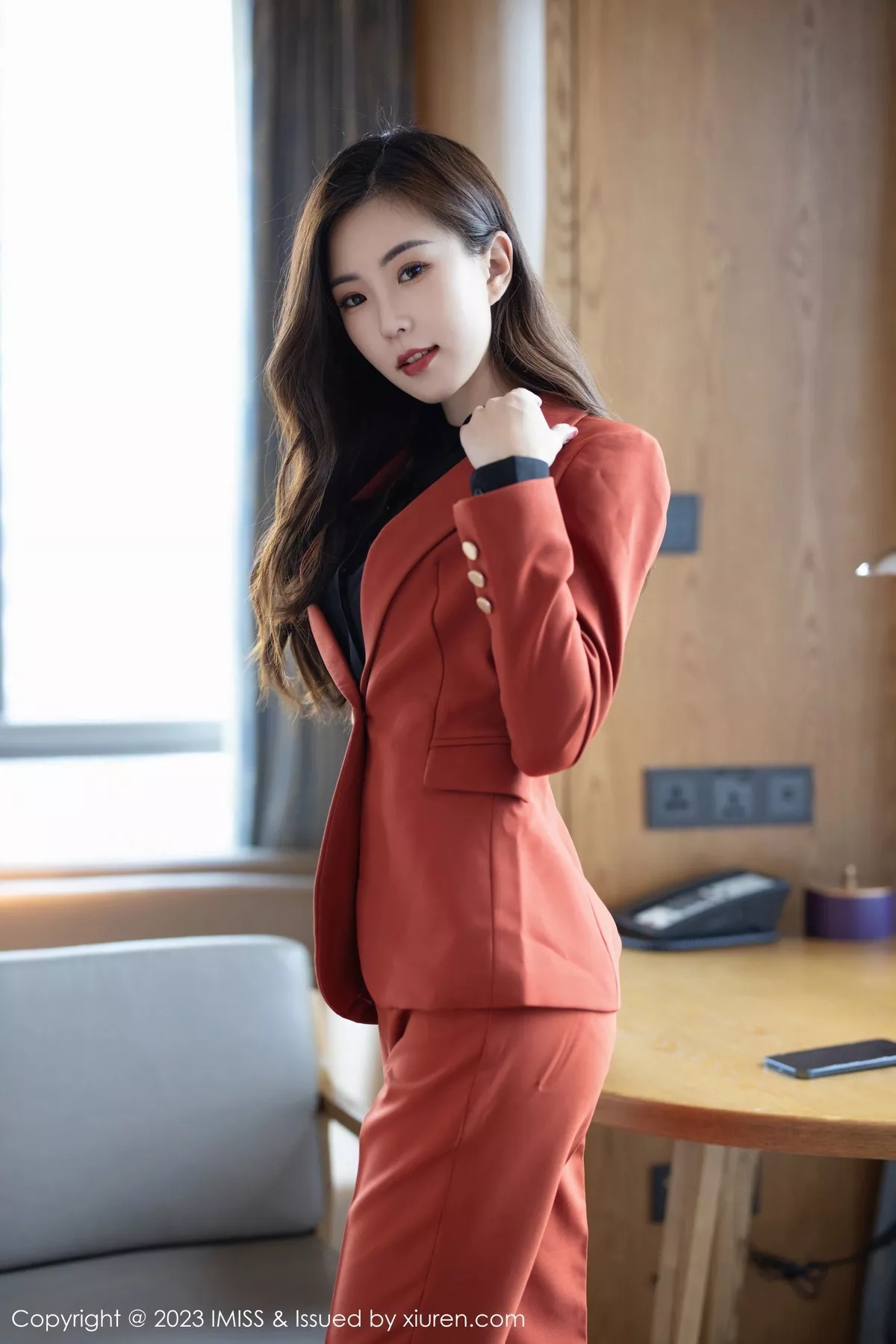 秀人集.com_[IMISS爱蜜社]Vol.717_模特杨紫嫣candy脱职场OL露性感黑色内衣原色丝袜迷人诱惑写真64P