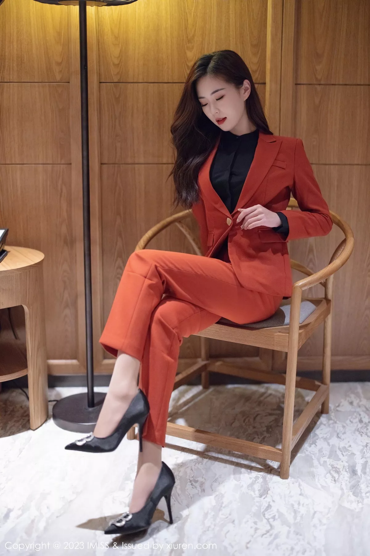 秀人集.com_[IMISS爱蜜社]Vol.717_模特杨紫嫣candy脱职场OL露性感黑色内衣原色丝袜迷人诱惑写真64P