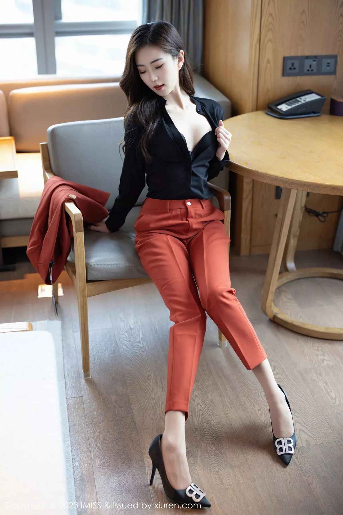 秀人集.com_[IMISS爱蜜社]Vol.717_模特杨紫嫣candy脱职场OL露性感黑色内衣原色丝袜迷人诱惑写真64P