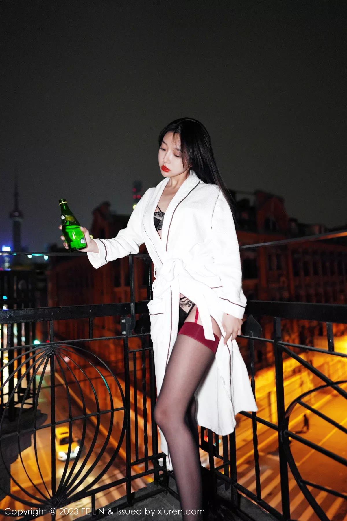 秀人集.com_[FeiLin嗲囡囡]VOL.464_女神冯木木LRIS私房脱白色睡袍露黑色内衣配黑丝吊袜诱惑写真89P