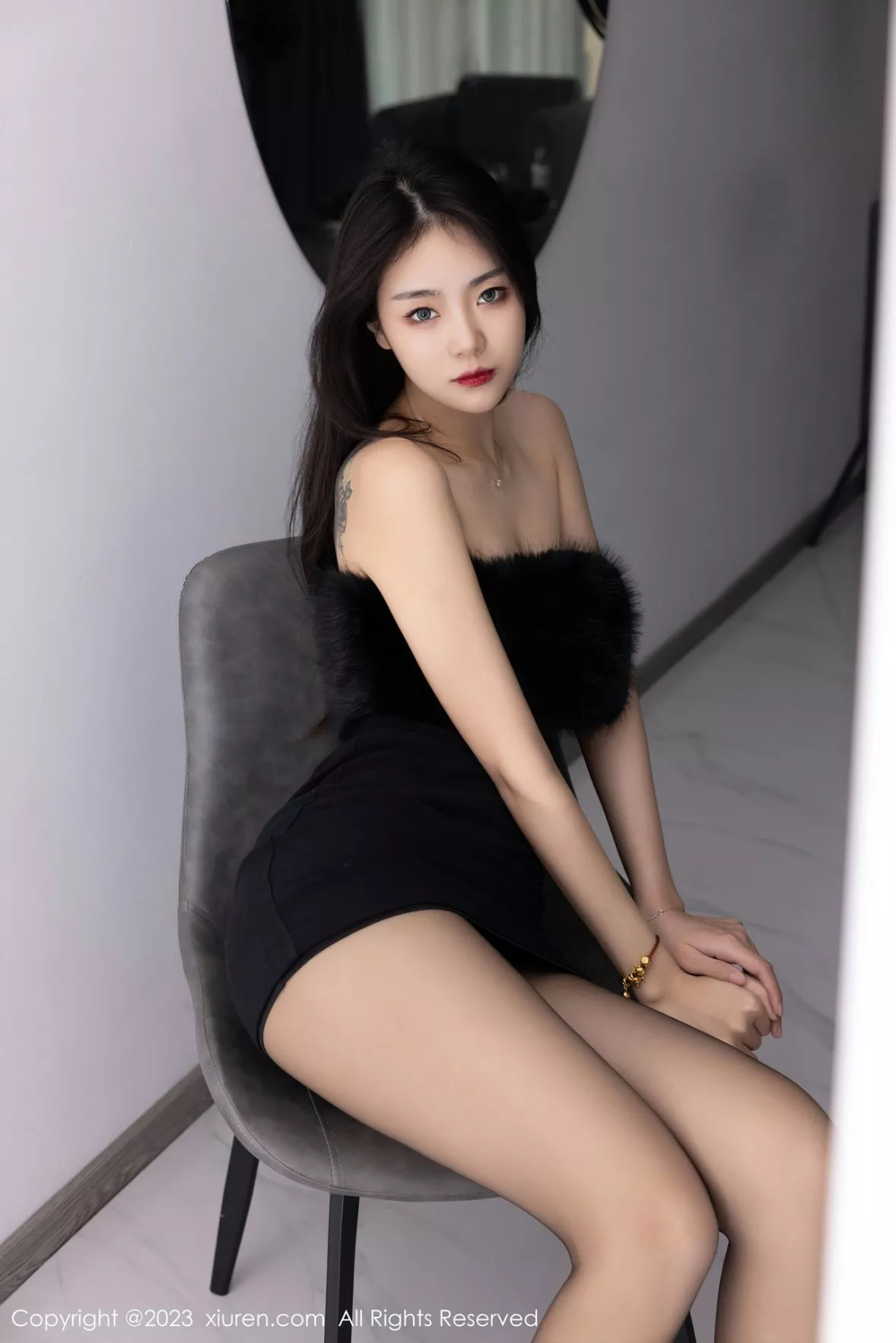 秀人集.com_[XiuRen秀人网]No.6275_模特可乐Vicky黑色露肩连衣短裙配超薄黑丝秀苗条身材性感写真60P