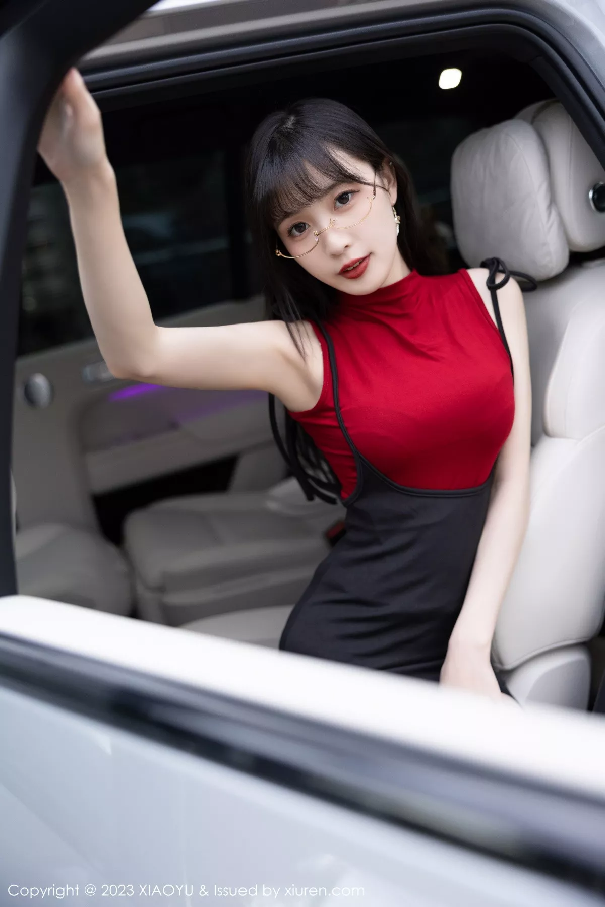 秀人集.com_[XiaoYu画语界]Vol.950_模特林星阑户外车拍性感黑色内衣配黑丝吊袜秀曼妙身姿诱惑写真85P