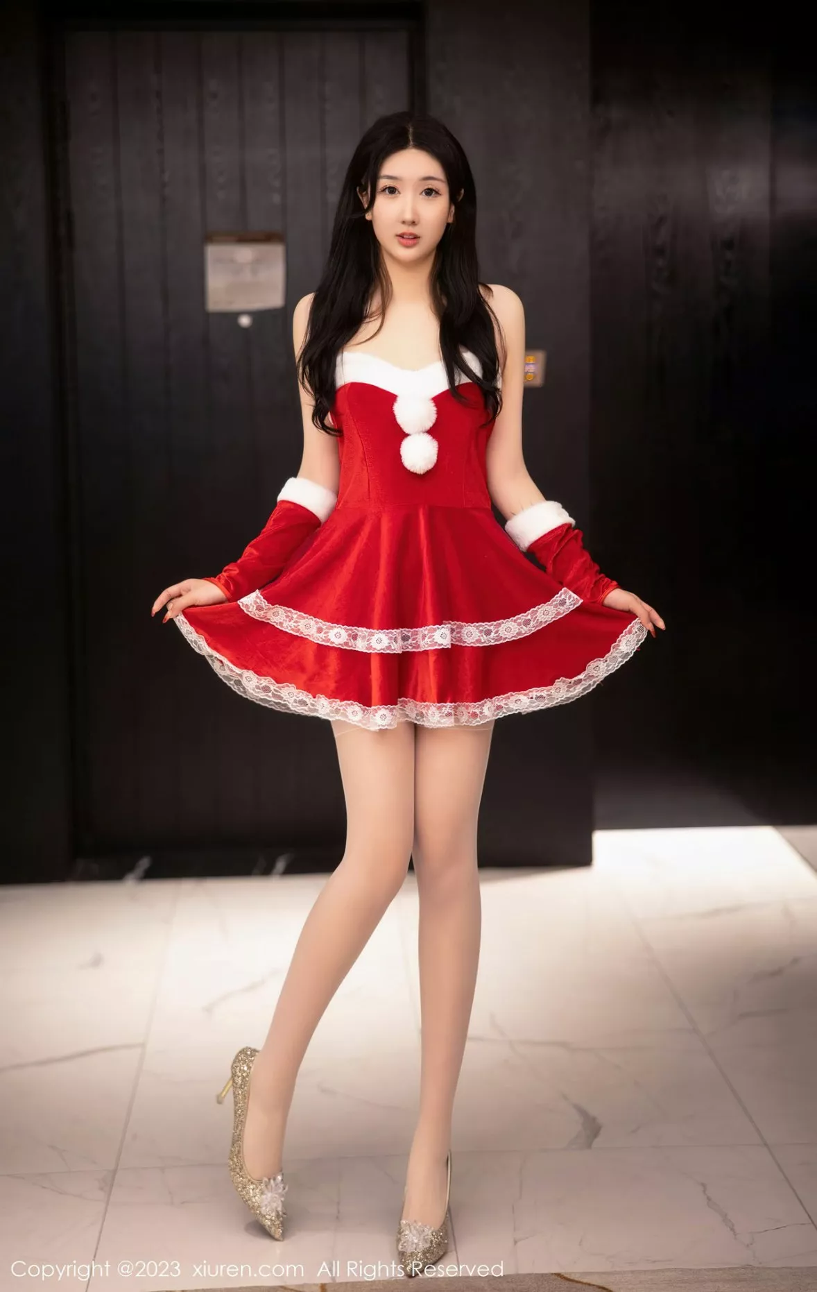 秀人集.com_[XiuRen秀人网]No.6163_模特江真真性感红色贺新年服配白色蕾丝袜秀白嫩美腿迷人写真87P