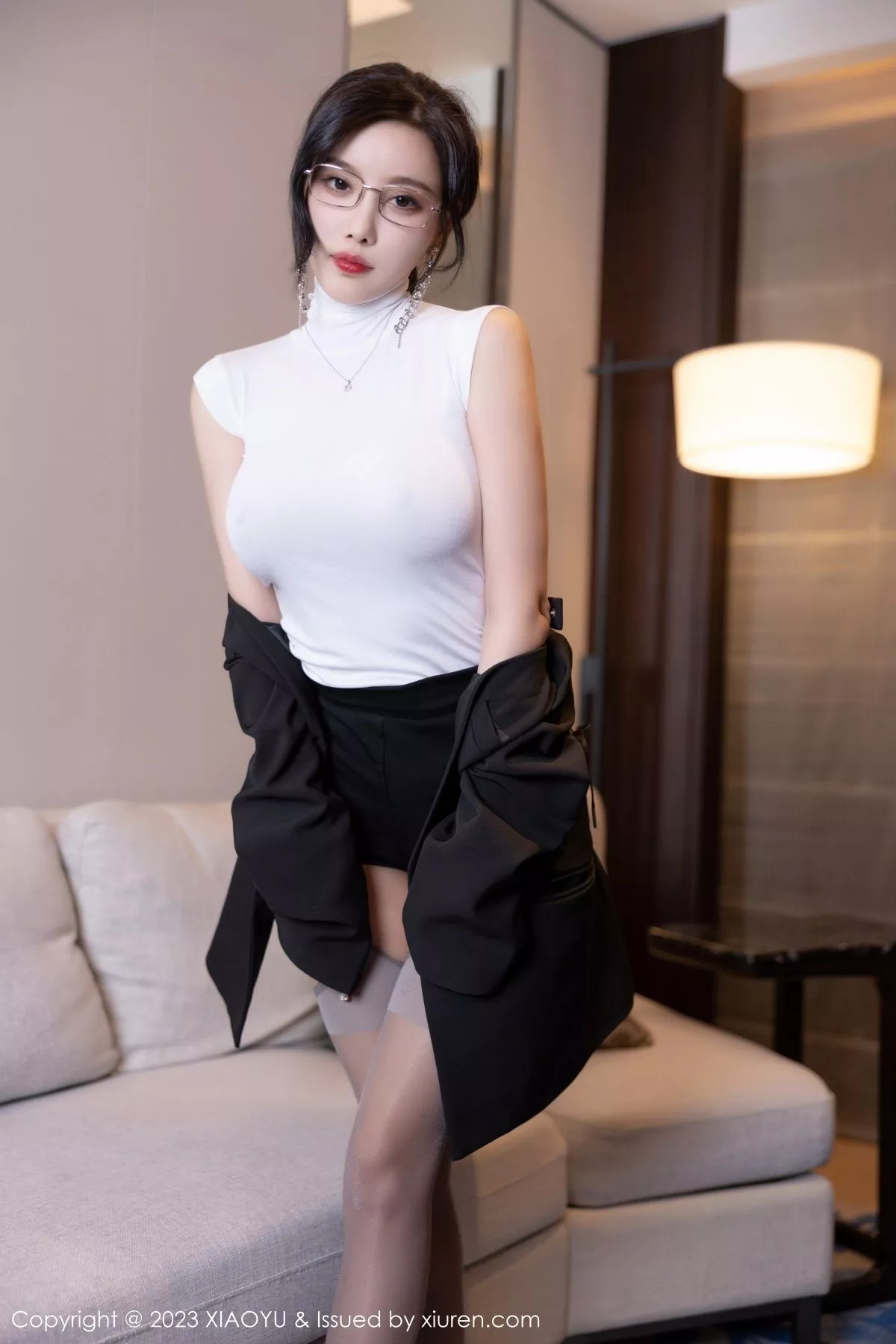 秀人集.com_[XiaoYu画语界]Vol.951_女神杨晨晨Yome白色半透紧身衣配灰丝吊袜秀丰满身材诱惑写真86P