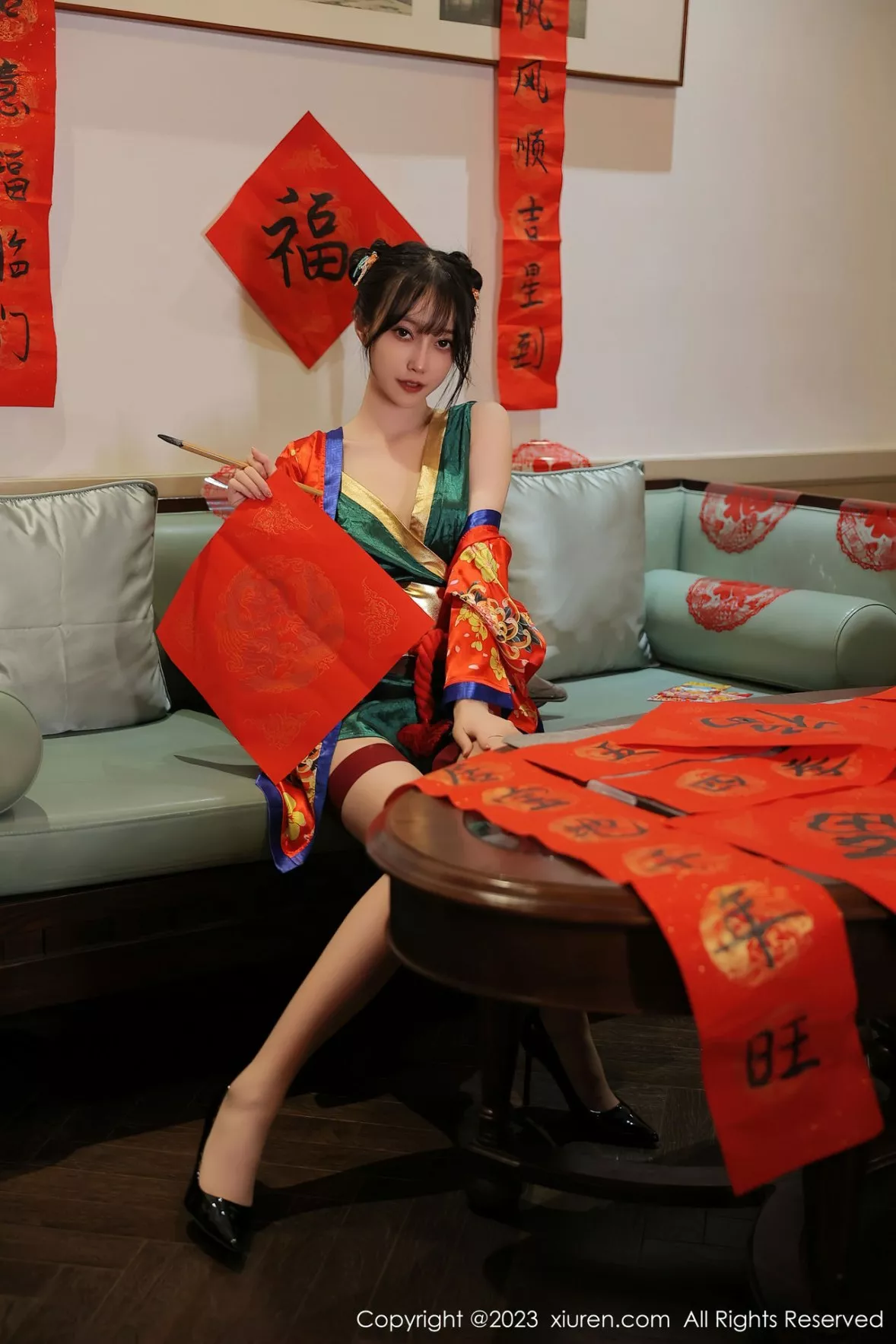 秀人集.com_[XiuRen秀人网]No.6167_模特玥儿玥新春主题私房半脱露曼妙身姿对联遮身撩人诱惑写真57P