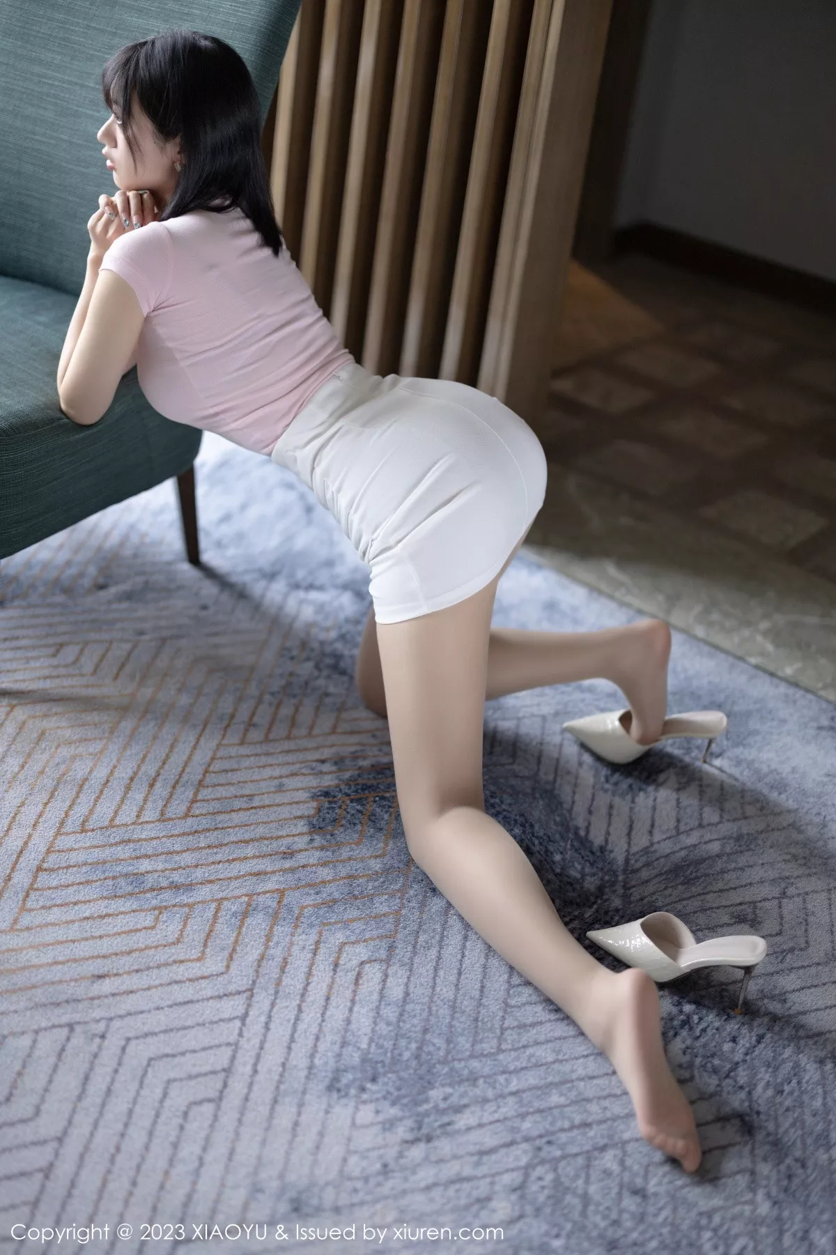 秀人集.com_[XiaoYu画语界]Vol.954_模特林子遥粉色收身上衣配白短裙露灰色蕾丝内衣迷人诱惑写真72P