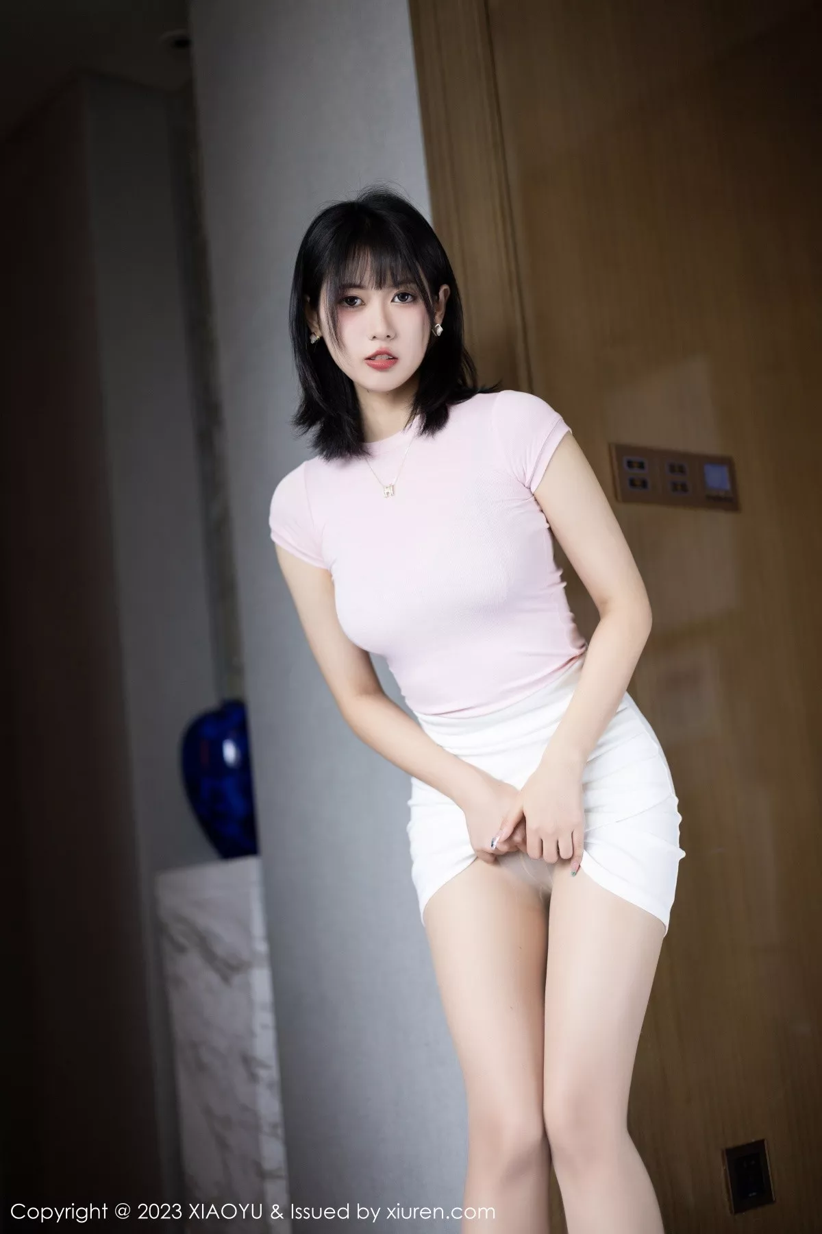 秀人集.com_[XiaoYu画语界]Vol.954_模特林子遥粉色收身上衣配白短裙露灰色蕾丝内衣迷人诱惑写真72P