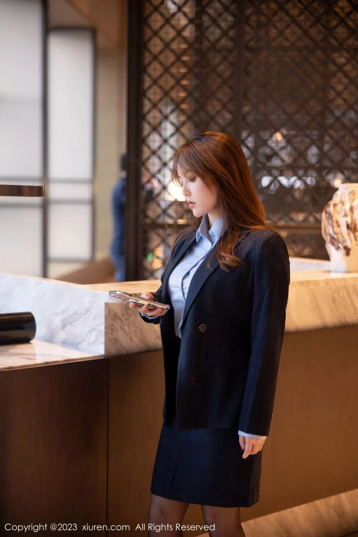 秀人集.com_[XiuRen秀人网]No.6190_模特豆瓣酱OL装扮深蓝色西服半脱露粉色蕾丝内衣丰满诱惑写真78P