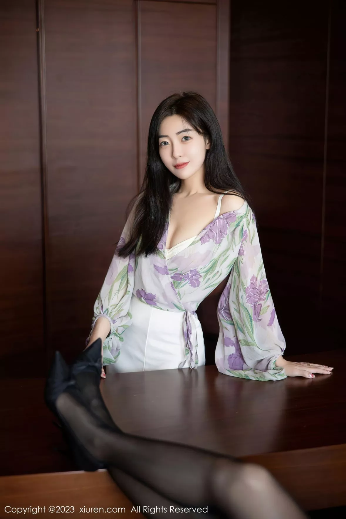 秀人集.com_[XiuRen秀人网]No.6279_新人模特星子柒kiki组合拍摄半脱露白色内衣配原色丝袜性感写真111P