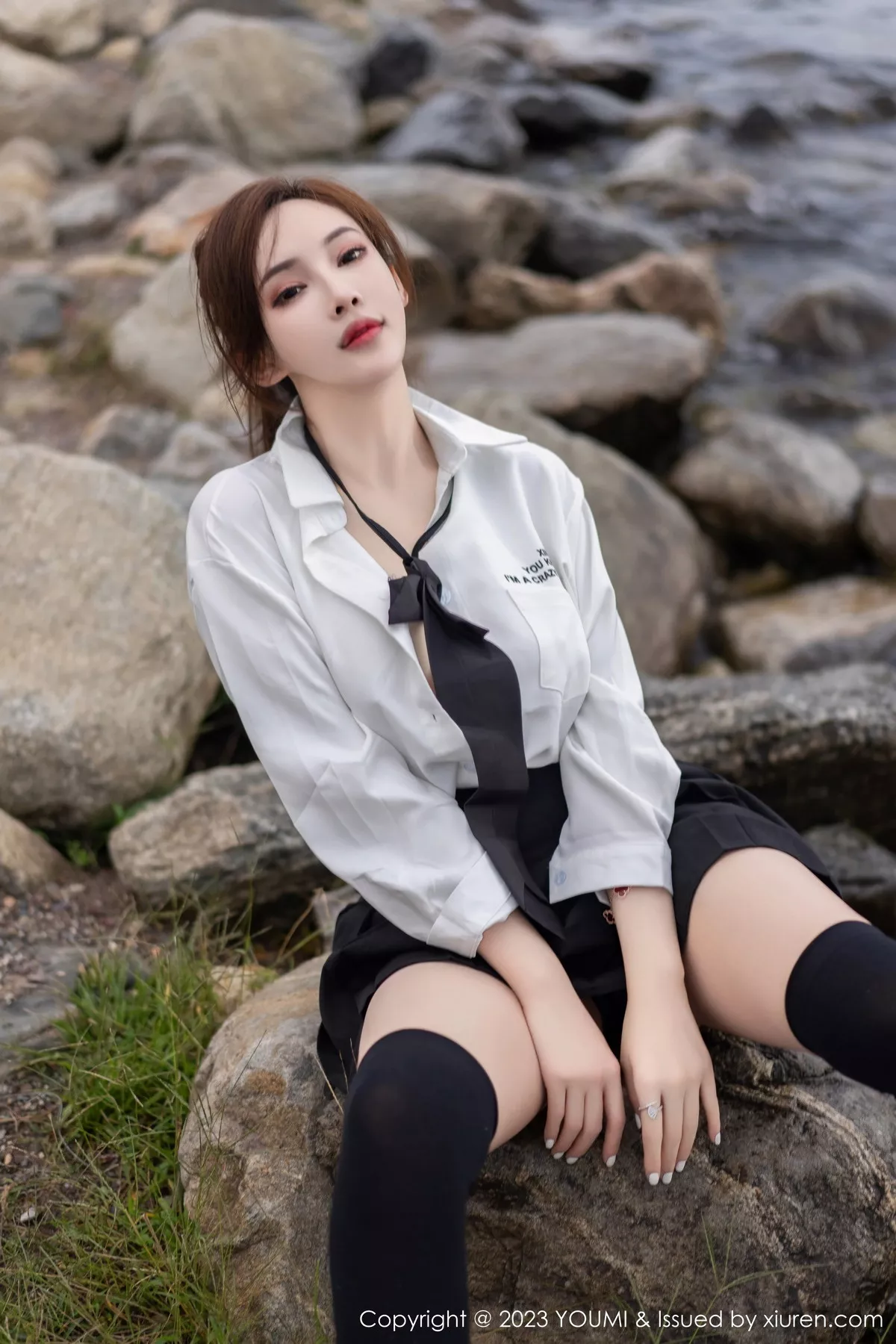 秀人集.com_[YouMi尤蜜荟]Vol.903_女神Carol周妍希大理旅拍性感白T配黑短裙秀完美身材迷人写真100P