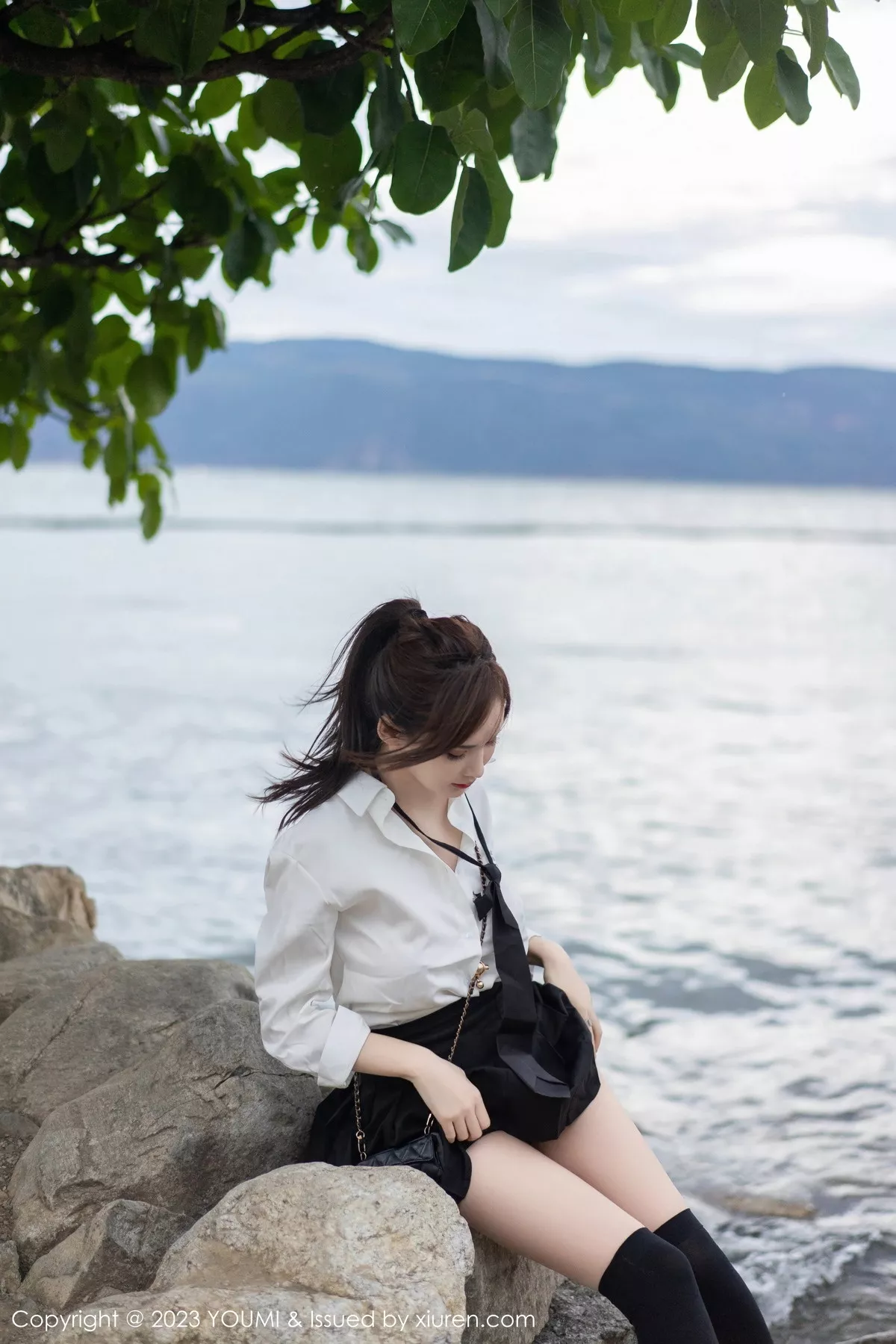 秀人集.com_[YouMi尤蜜荟]Vol.903_女神Carol周妍希大理旅拍性感白T配黑短裙秀完美身材迷人写真100P