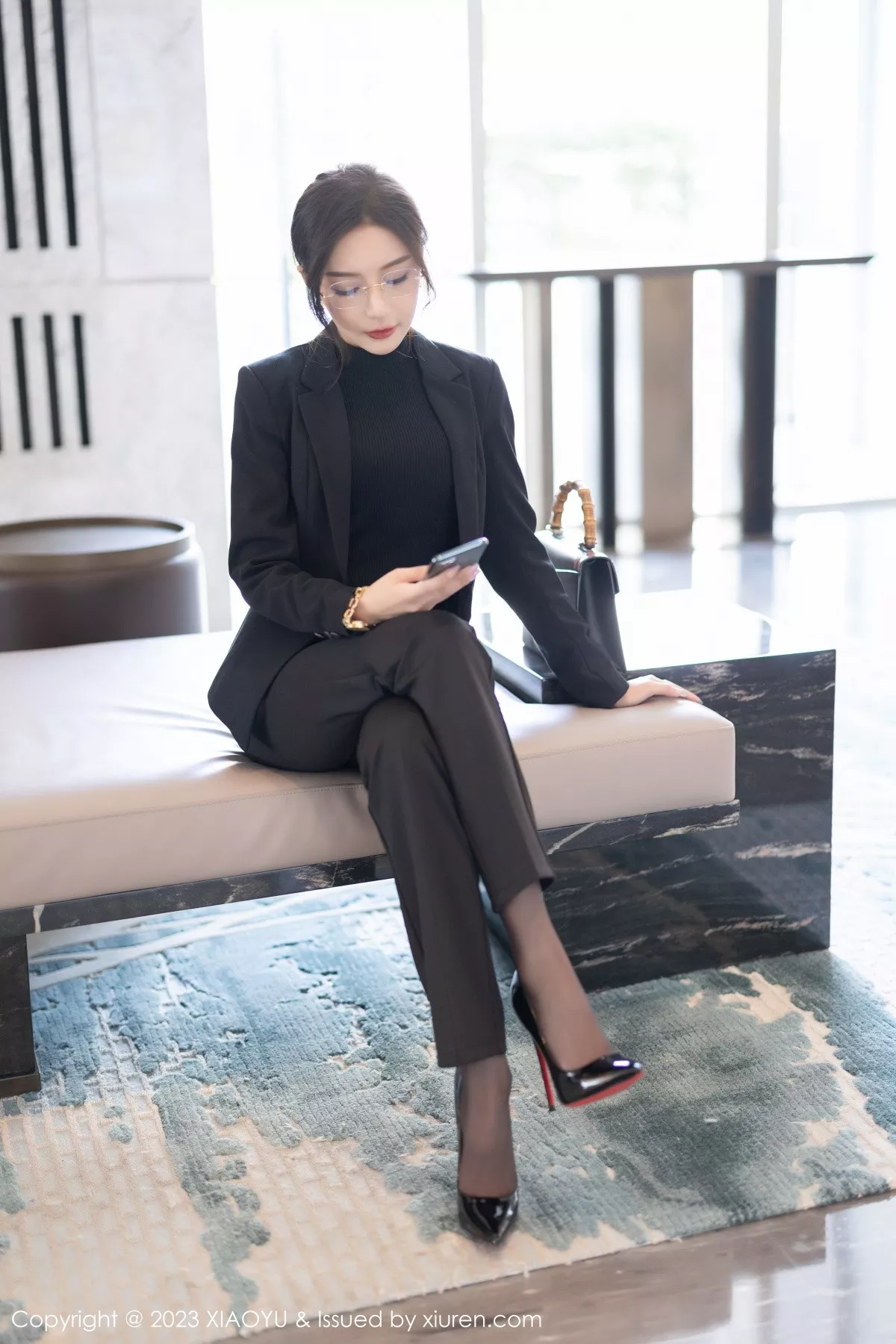 秀人集.com_[XiaoYu画语界]Vol.974_女神王馨瑶yanni性感黑色Ol装露黑色蕾丝内衣超薄黑丝诱惑写真93P