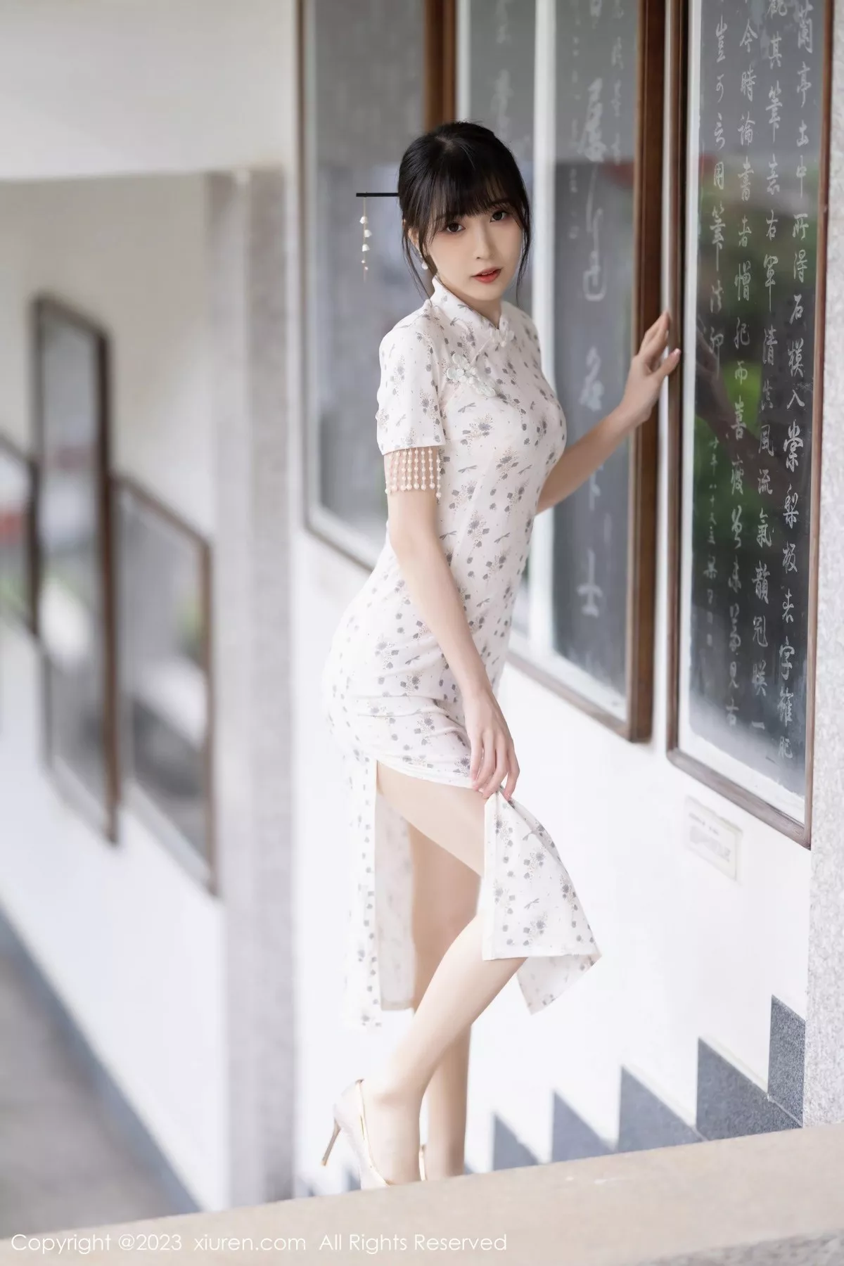 秀人集.com_[XiuRen秀人网]No.6346_模特林星阑海南旅拍性感浅色短款旗袍露浅粉色蕾丝内衣迷人写真85P